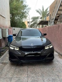 330i bmw  2021   بنيد وباب خلفي كلير فقط   السعر 24 ومجال بسيط   سونار...