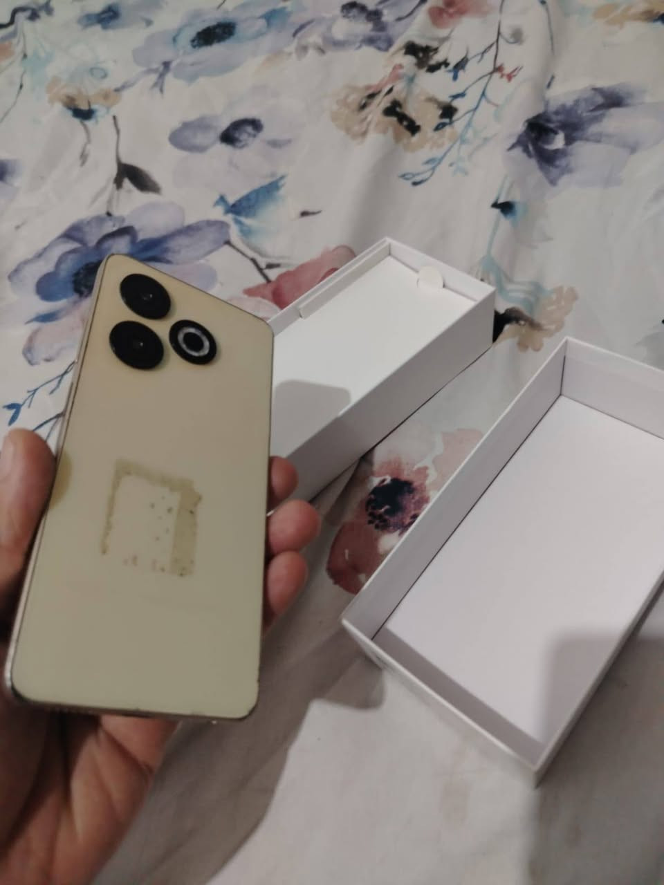 Infinix SMART 8
للبيع 

شاشة / 90 هيرتز 

بطارية / 5000 انسة الشحن 

سعر / 125 

عنوان ديالى هبهب
