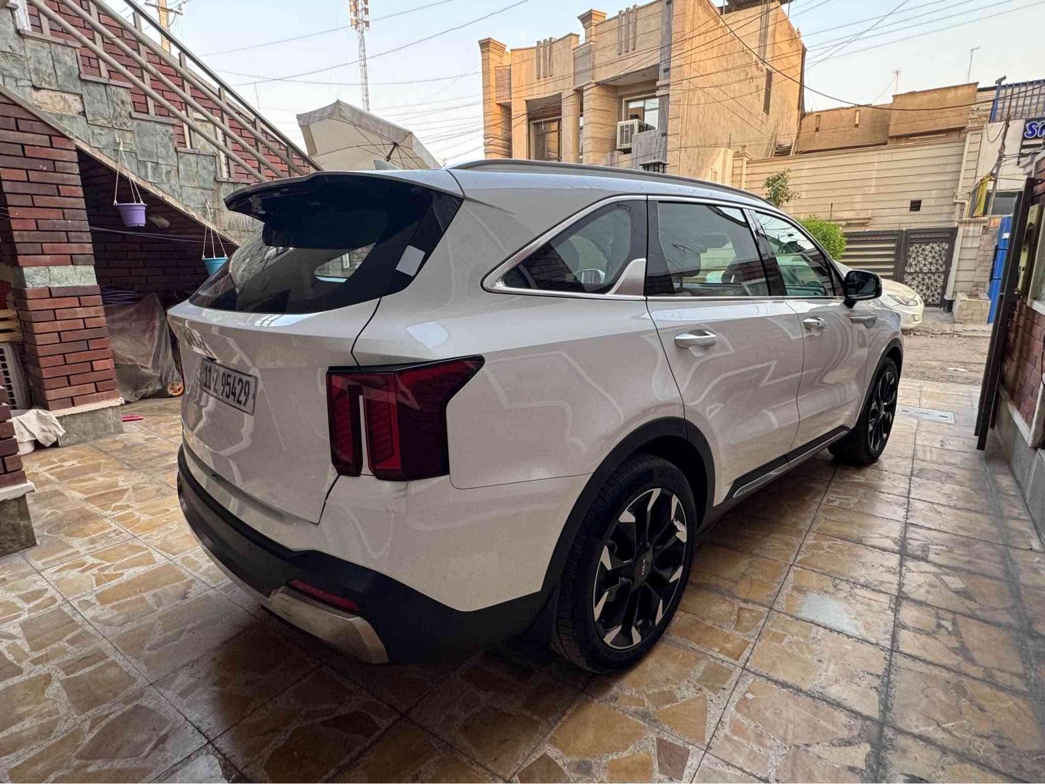 🔥 للبيع – Kia Sorento 2025 🔥

كيا سورنتو 2025 | السعر: 299 ورقة فقط
رقم بغداد | العنوان: الدورة – شارع أبو طيارة
للاستفسار: ***********

💥 السعر مغري جداً ومناسب للجادين

🚘 Kia Sorento 2025 – وارد خليجي – 6 سلندر – Full Option

سيارة مميزة جداً بحالة ممتازة ومواصفات عالية، مع عداد 22 ألف كم فقط، ومكفولة كفالة عامة.

أبرز المواصفات:

• محرك 6 سلندر
• وارد خليجي
• Full Option
• سقف بانوراما
• صندوق خلفي كهربائي
• مقاعد كهربائية
• شاشة إلكترونية كبيرة متصلة
• Head-Up Display (داتا شو)
• تشغيل بصمة
• دخول ذكي بدون مفتاح
• كاميرا خلفية
• رادارات ٣٦٠ 
• شاشة وسطية كبيرة ونظام معلومات متطور
• عداد إلكتروني بالكامل
• إضاءة محيطية Ambient Light متغيرة
• ويلات كروم
• ستائر جانبية
• تحكم بالمقود
• تحكم كهربائي بالمرايا
• حساسات اصطفاف
• مثبت سرعة
• تحكم بالمناخ والتكييف
• أنظمة أمان ومساعدة للسائق
• مقاعد مريحة وتشطيبات داخلية فخمة
• مساحة داخلية واسعة ومناسبة للعائلة
• مواصفات خليجية مناسبة لأجواء العراق

📍 رقم بغداد
📍 الدورة – شارع أبو طيارة
📞 ***********

🔥 299 ورقة فقط – السعر مغري جداً
سيارة نظيفة، مواصفات عالية، وعداد قليل جداً… فرصة تستحق المشاهدة. بغداد, العراق

