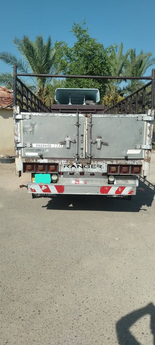 باب هينو للبيع السعر ١٠٠ للإستفسار الاتصال على رقم  *********** قضاء الصويره
