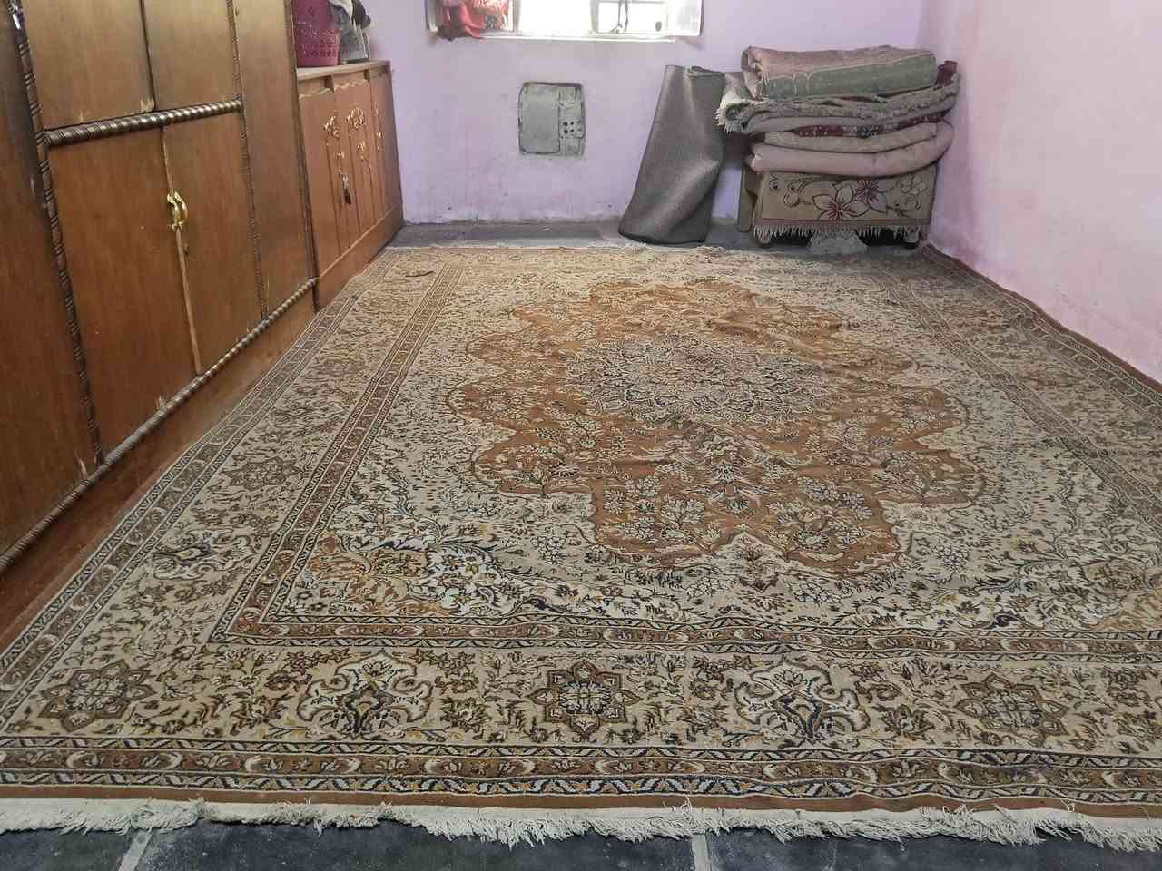 مرخصت صاحب الجروب عندي فرشات اربع ومدة تفصال خمس مترات  الزغار اثنين بمسطعش وحدة ابعشرة واحدة ابعشرين ثقيلة
