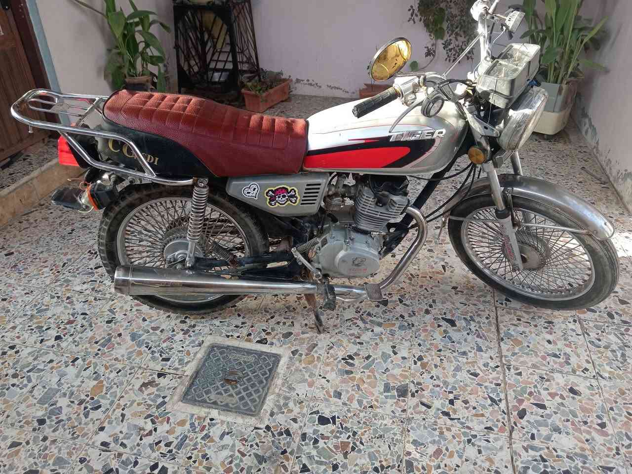 ماطور تايجر للبيع موتور حي النظيف ماكينه خرسه سعر 350 وبيها مجال مكاني ايسر ***********. وتساب ***********
