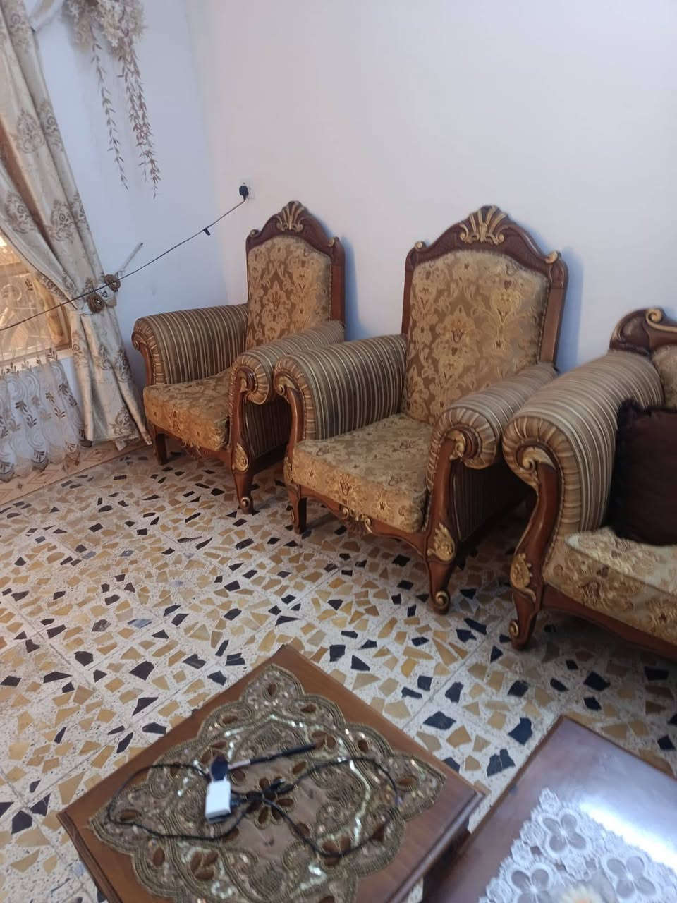 قنفات للبيع ويه طبلات ***********
