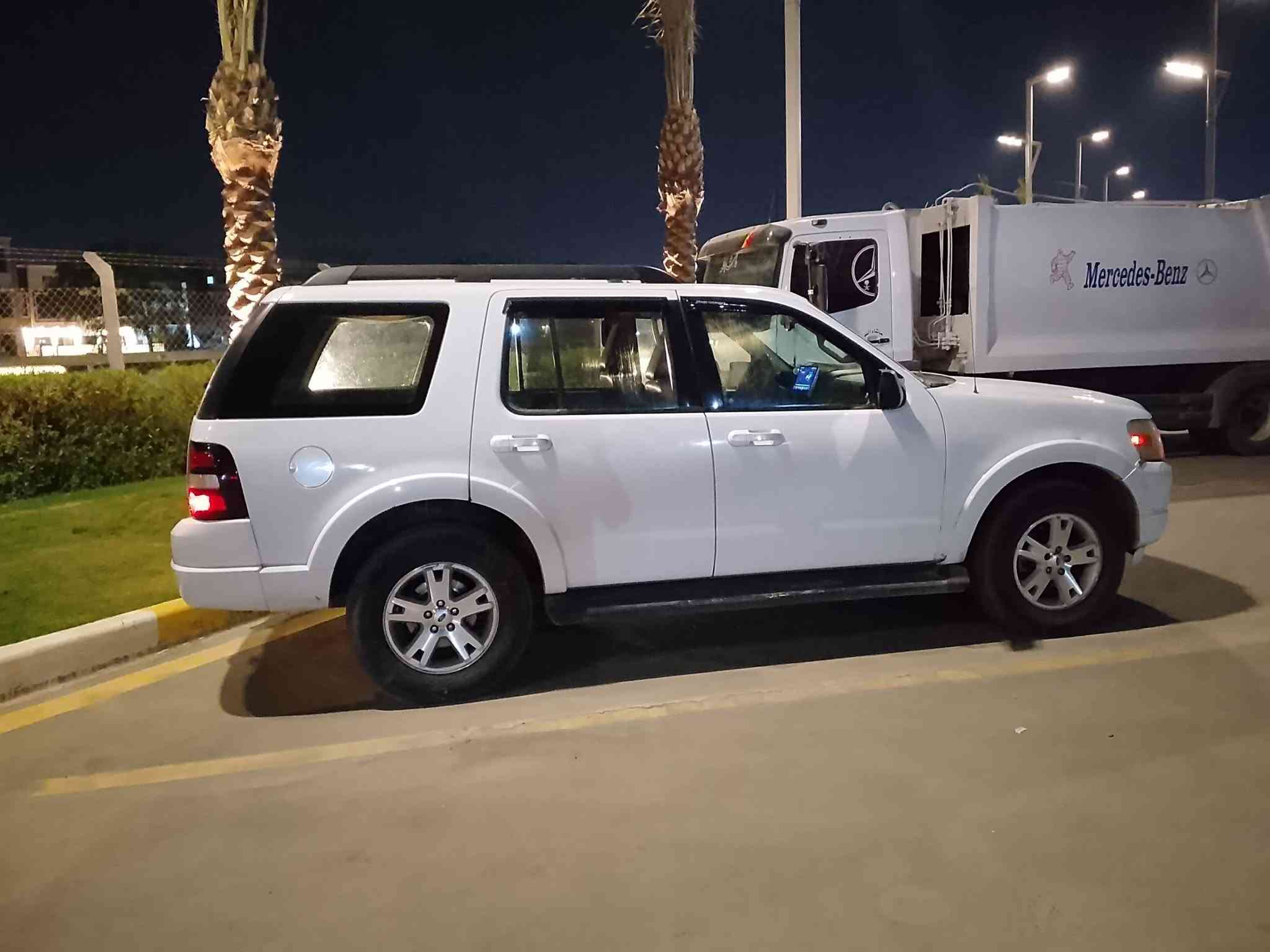 السلام عليكم...
سيارة فورد أكسبلورر (XLT) 
موديل/ 2009
رقم/بغداد/خصوصي 
الحادث/بدون صبغ و ضربتها فقط الچاملغ الايمن و ضربه كللش خفيفه
اللون /أبيض غير محدد
عدد المقاعد/7
محرك /(V6)4000ccm/سليم
ناقل السرعة/5سرعات/سليم
العداد الكلي /259.000km
. 
. 
السعر /9.500$
للتواصل ***********واتساب
