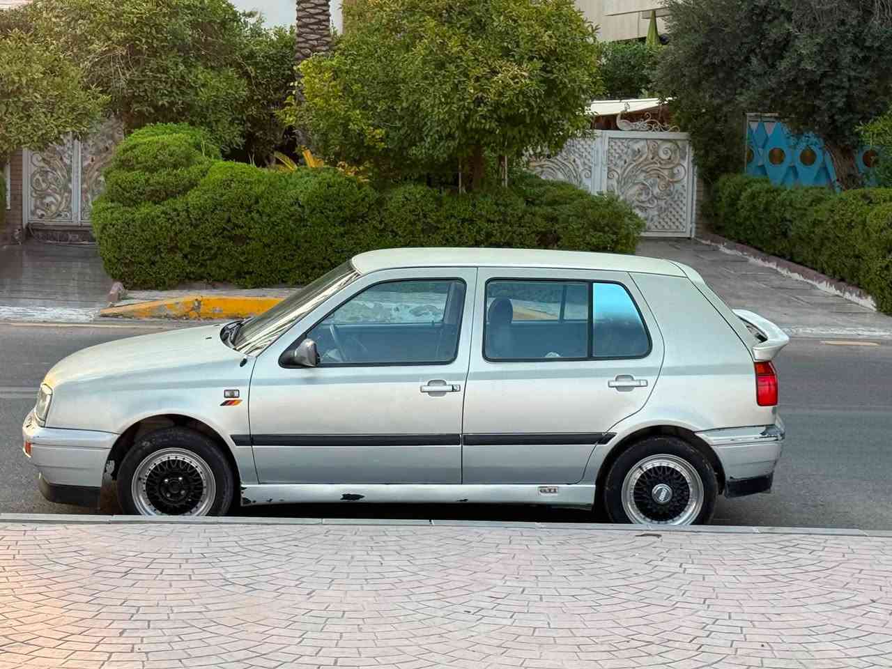 كولف 94🩶
سيارة بدون حادث وبدون قطره معجون
كير اوتو
مكينة ١٨٠٠ دوش مرغوب
تخم تاير ووياله جديد
داخل كلش نظيف
تبريد سياره
السياره كلش نضيفه وجاهزه 
العنوان بغداد الكاضميه 
السعر 41 و بيها مجال 
 ***********للاستفتسار 
((غير متواجد علفيس ))
