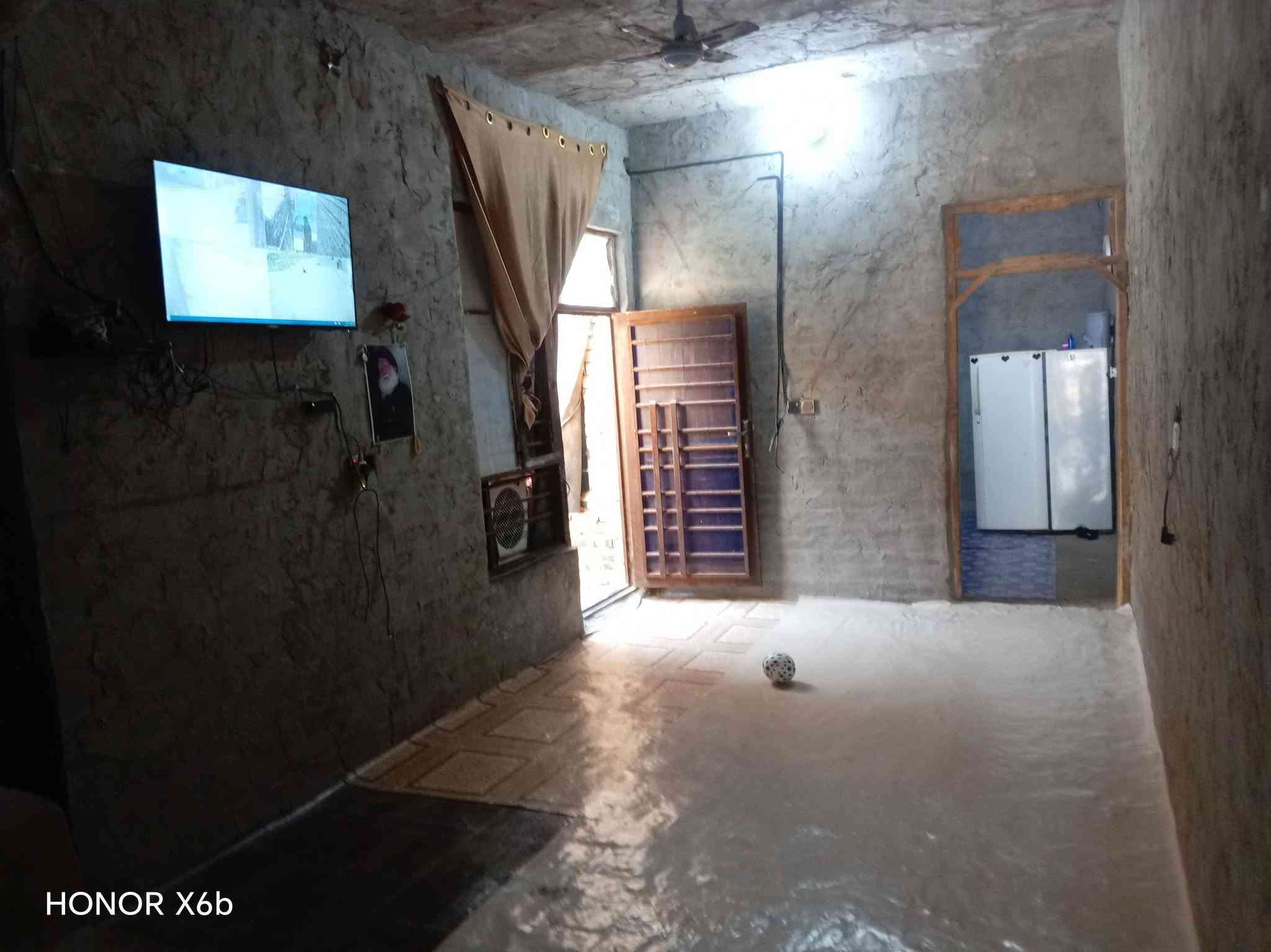 سلام عليكم بيت البيع مساحه 100نزال 25 البيت عوزه تلحيضات بسطه زراعي سند 25 طريق يا حسين متوفره  كل الخدمات ما كهرباء ومدارس تبليط سعر خاص الشري يتضل وبي خير ويدلل بيع مستعجل رقم الهاتف *********** الرقم بي وتساب وبي نتصال
