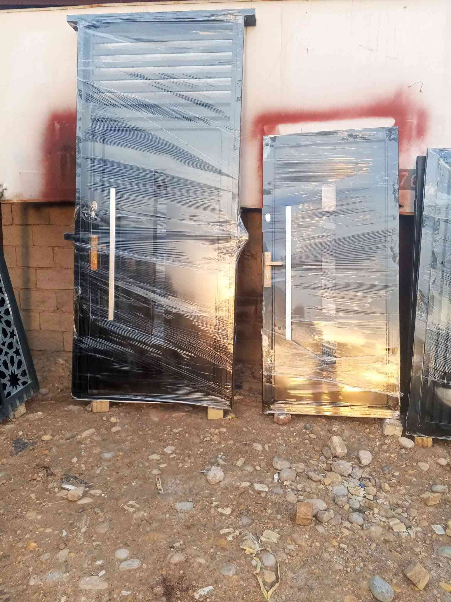 السلام عليكم احدث ابواب قاصه داخلي وخارجي شغل درجه منتازه وحديد بشرط 2ملم باب خارجي /400/متكامل عرض 3-مترر ورتفاع 2مترر وباب داخلي سعر المتر 55//عملنه تسكام فقط حسب الطلب//التواصل//***********///العنوان شارع السكلات مال حي الزهور
