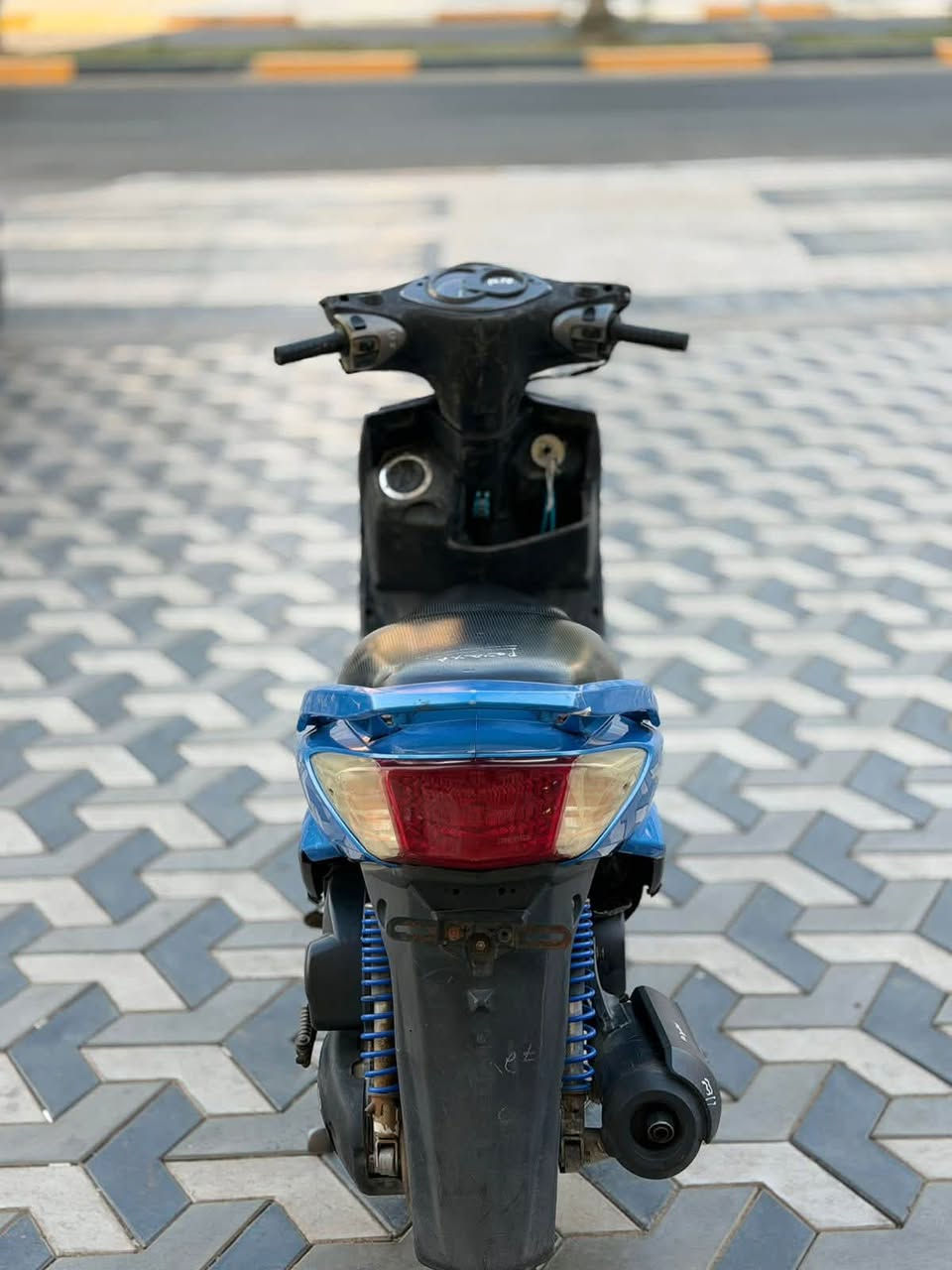 سلام عليكم... 
دراجة سكنس(فحل )  🛵  للبيع كابريتر 
دراجةمكينه  شلعه معدل خير من الله   كفرات ختم واحد كهربائيات كلهه شغاله 
دراجة جديده  بلادية
أي نقص مابيهة السعر 700وبيه مجال 
العنوان بغداد الدوره الرقم 📞***********
