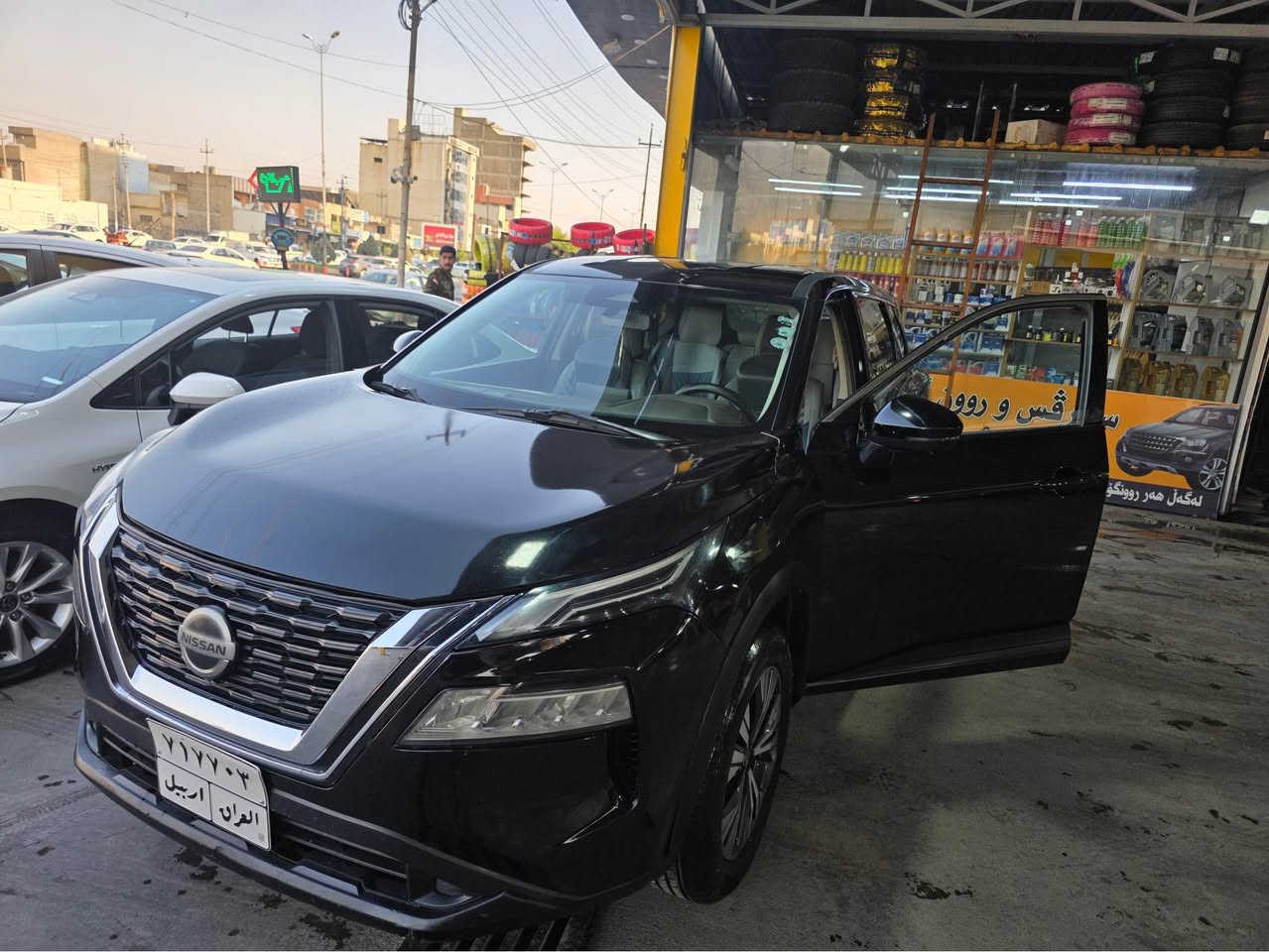 نیسان رۆگ مودیل 2021 
مەکینە مەرغوب چوار پستن 
مواصفات SV 
تەنها چاملغ و بونیت صبوغ 
گیر و مەکینە بەشەرت 
سەیارەیەکی بی مصروف  و بی کیشە 
بۆ پەیوەندی
*********** أربيل, العراق
