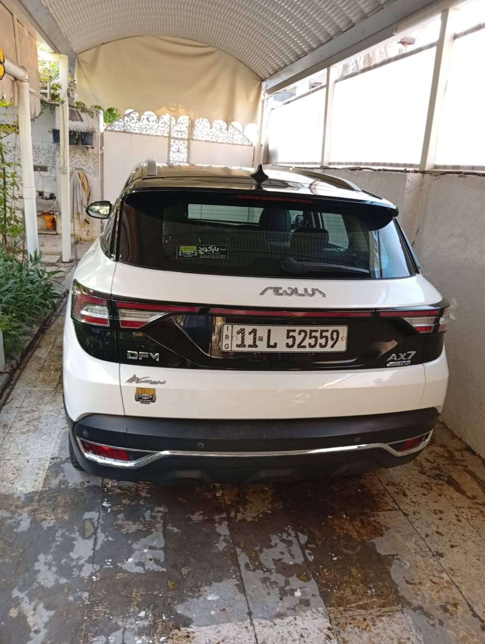 دونك فينك AX7
بسعر مناسب جدا 
السعر المطلوب 95 ورقة
مكان السيارة بغداد/جميلة 
***********
السيارة بدون اي صبغ او تبديل او تصليح
توجد رصعة في البنيد صغيرة موضحة بالصورة واخرى بالجاملغ الايمن
علما ان المحرك مبدل بي واشر قبغ ولفات 
السيارة اقتصادية جدا بالصرف والبانزين كله عادي

للبيع: دونغفينغ أيولوس AX7 (Dongfeng Aeolus AX7) – موديل 2022

​سيارة كروس أوفر رياضية بحالة ممتازة ومواصفات فول كامل، تجمع بين الفخامة، التقنية العالية، وأعلى مستويات الأمان.

​المسافة المقطوعة: 160,000 كم.

​المحرك وناقل الحركة: محرك سعة 1.6 لتر توربو اقتصادي وقوي، مع ناقل حركة أوتوماتيكي لسلاسة فائقة في القيادة.

​السقف بانوراما: فتحة سقف بانورامية واسعة تمنح المقصورة إضاءة طبيعية ولمسة فخامة استثنائية.

​أنظمة الأمان والرادار: مجهزة برادارات وأنظمة مساعدة القيادة الذكية (تنبيه الخروج عن المسار/الصدام، حساسات أمامية وخلفية، وكاميرات للركن والقيادة الآمنة).

​التصميم الخارجي: لون أبيض مميز مع سقف باللون الأسود الملكي (Two-Tone)، إضاءة LED متكاملة أمامية وخلفية، وجنوط رياضية أصلية.

​المقصورة والراحة:

​مقاعد جلد سوداء فاخرة مع تحكم كهربائي وذاكرة لمقعد السائق (Memory Seats).

​شاشة وسائط لمسية كبيرة في المنتصف.

​لوحة عدادات رقمية بالكامل (Digital Cluster).

​عجلة قيادة رياضية متعددة الوظائف مكسوة بالجلد.

​نظام التشغيل الذكي ودخول بدون مفتاح (Push Start / Keyless Entry).

​فرملة يد إلكترونية (EPB) مع خاصية التوقف التلقائي (Auto Hold).
