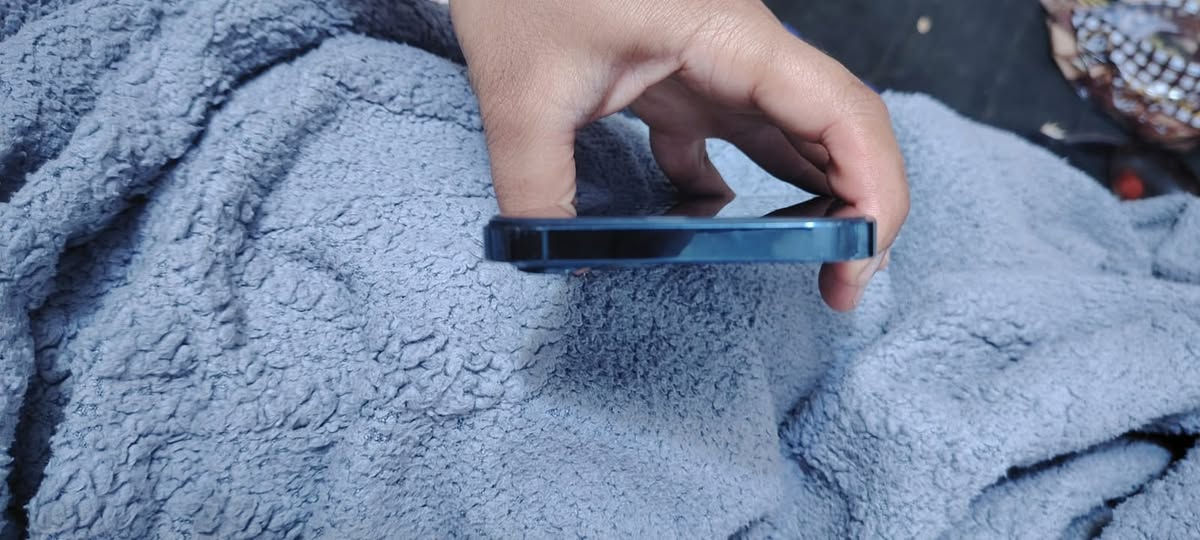 ايفون 12 برو ماكس  مبدل شاشة اصلية  وكالة فقط شاشة  مبدلة باقي بلادي فيس ايدي شغال
وظهر مكسور مثل مموضح بالصورة    الذاكرة 256 البطارية 83

السعر 375 العنوان بغداد مدينة الصدر 
الرقم *********** متواجد واتساب
