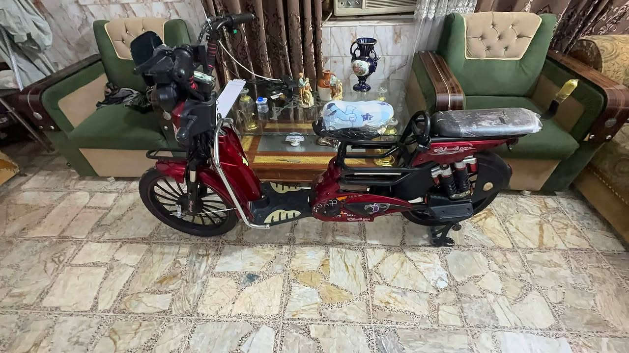 دراجه شحن كامل ملحقات جديد موديل  ٢٣ نقصه بطاريات بس حافضتهن موجوده وشاحنه موجوده  من مجمع العارضي اشتريته السعر ٢٢٥ بي مجال بسيط مكاني النجف الرقم ***********
