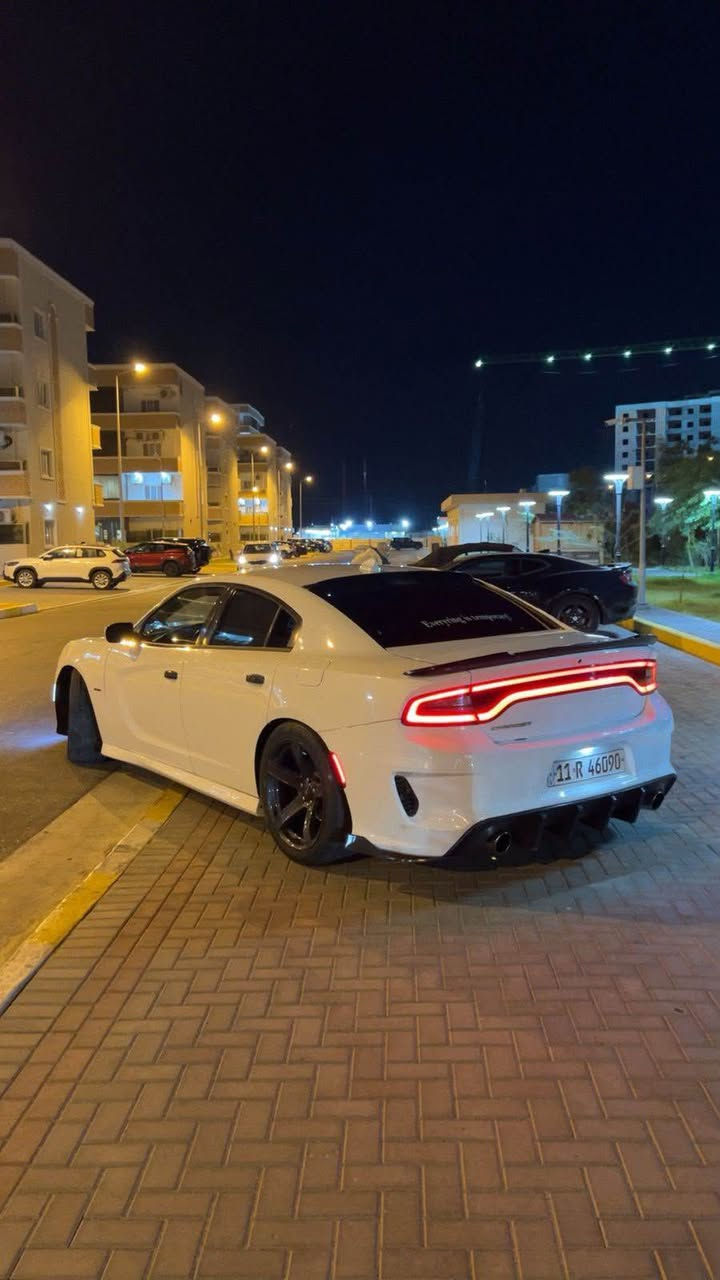 دوج جارجر 

موديل 2016

مكينه هيمي 

وارد كندي ضربتها باب نفسه ما مبدل بس صبغ وشوي من الجاملق وتعديل بلدوسه بدون داخل السياره حلوه نضيفه مال جناي *********** مكان السياره بصره فاو, البصرة
