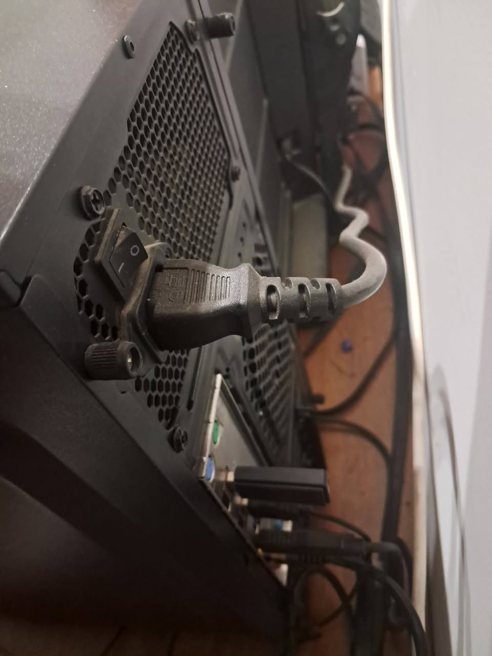 من رخصة الادمن
السلام عليكم
بيسي للبيع 
مواصفات
المعالج intel xeon 2630 V4
كرت الشاشه radeon RX 580 8GB
الرامات 16 GB DDR4 كور سير
بوور سبلاي 650 واط
الذاكره 256 M.2 و HDD500
مذر بورد X99
مناسب للالعاب مثل فورزا 5 وكراند والالعاب الحديثه ومناسب ايضا للهندسه والتصميم المتوسط والدراسه
السعر ٤٥٠ الف
 الهاتف ***********
