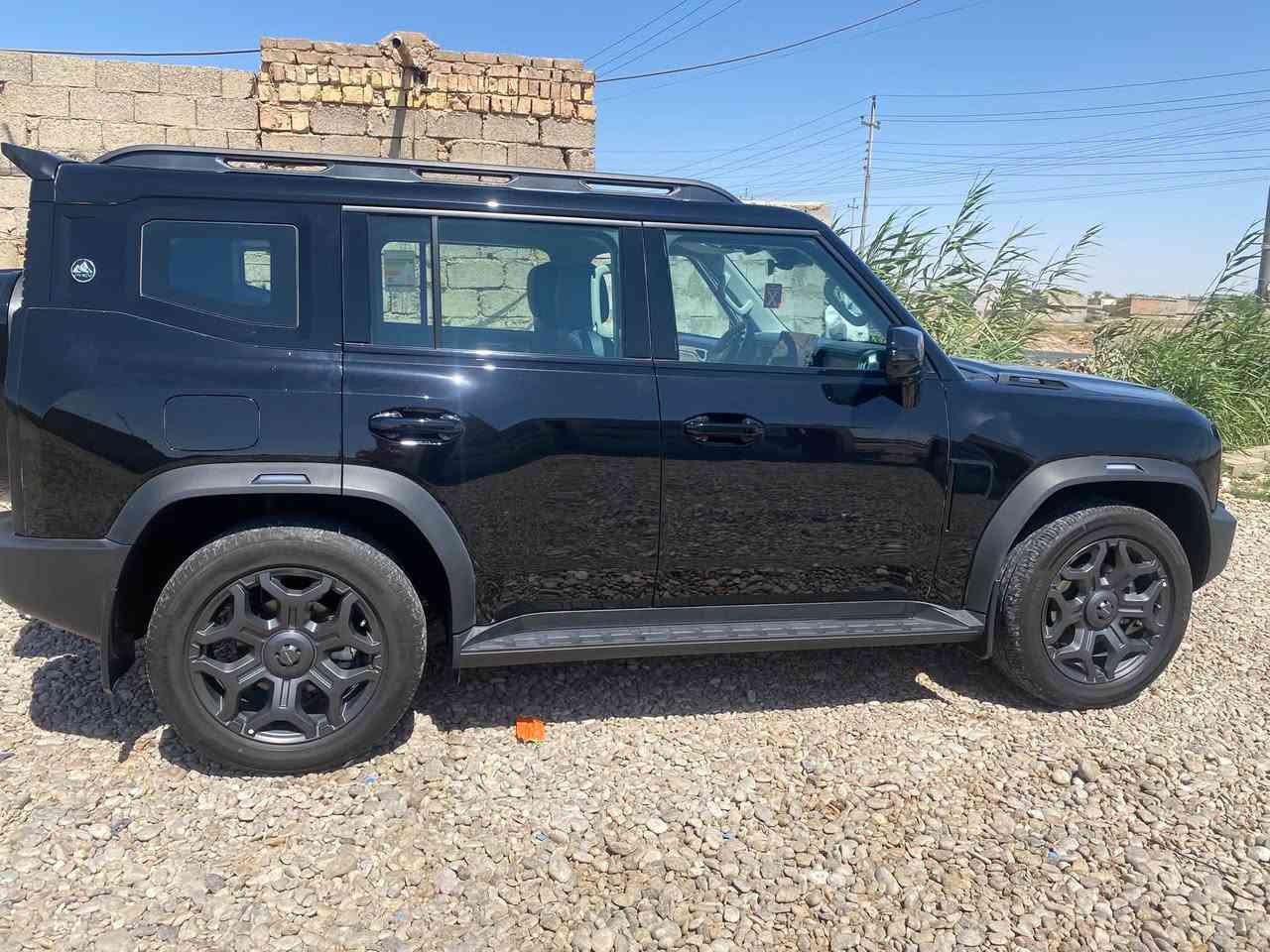 (بلك-ان هايبرد🔋)جيتور T2
 وكاله هارلم ( حسب المواصفات العراقية)
الموديل: 2026 
العداد: 20 الف
تمشي بل شحنة الوحدة بحدود ال 140 كيلو 

المحرك: 4 أسطوانات 1.5L تيربو + محرك كهربائي القوة الاجمالية 380 حصان
عزم الدوران (نيوتن-م): 610
ناقل الحركة: أوتوماتيكي مخصص لنظام الهايبرد 3DHT
نظام الدفع: نظام دفع بالعجلات الامامية
سعة البطارية كيلووات/س: 26.7
بشحنة كهربائية وتعبئة وقود كاملة يصل المدى إلى 1100 كم
✨️
الضمان الأساسي: 6 سنوات وعداد كيلومترات مفتوح
ضمان المحرك: 10 سنوات او 1،000،000 كم (أيهما اولاً / للمالك الأول)
ضمان البطارية : 8 سنوات او 150,000 كم (ايهما اولا)
المواصفات
*فتحة سقف بانوراما بقياس 1.1م
*إطارات قياس 20 إنچ
*الصندوق شفط
*الشباك الامامي شعار جيتور مضاء
*عروض ضوئية وموسيقية استعراضية
*رادار تفاعلي
*نظام القيادة شبه الذاتية
*نظام الكبح التلقائي في حالة الطوارئ
*كاميرات محيطية 540 درجة
*حساسات أمامية وخلفية
*نقطة العمياء
• تحذير مغادرة المسار
• المساعدة للبقاء في المسار
*شاشة التحكم بقياس 15.6 إنچ
*شاشة القيادة بقياس 10.25 إنچ
*نظام صوتي 12 سماعات من Sony
*نظام أبل كاربلاي وأندرويد أوتو
*نظام اوامر صوتية
*المقاعد من الجلد الفاخر
*مقعد السائق والراكب كهربائي و تبريد
• ذاكرة مقاعد امامية لحفظ 3 وضعيات
*إنارة محيطية متعددة الالوان
*عتبات الأبواب مضيئة
*مصابيح أوتوماتيكية LED مع مصابيح نهارية
*التكييف التلقائي مع الضوء العالي
*نظام تقليل الضجيج مع زجاح مزدوج
*المرايا الجانبية قابلة للطي كهربائياً ومدفئة
*(بصمة) و تشغيل عن بعد
• إغلاق نوافذ وفتحة السقف عن بعد
*شاحن لاسلكي سريع
*نظام تنقية الهواء PM2.5
*مسند الذراع الوسطي مع ثلاجة
*انماط قيادة متعددة
*وسائد هوائية امامية و جانبية عدد 6
*حساسات مطر
*دوسات جانبية
*نظام التحكم بنزول المنحدرات
*نظام المساعدة لصعود المرتفعات
السيارة مغلفة ppf
مكان السيارة ديالى 
*********** واتساب فقط
دكتور احمد / ديالى / بلدروز
السعر 48000000 دينار
