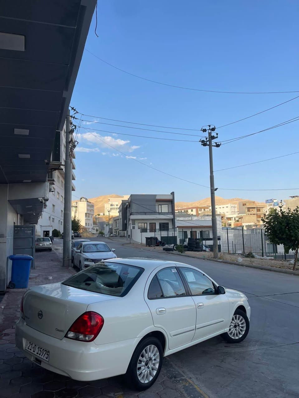 سلام علیلکم
سەنی ٢٠١٢
سپی سەدەف
ناو فۆرمیکا 
چوارجام کارەبا
چوار ویل و تایەی لۆکی لە ژێرایە
سەنەوی تا ٢٠٣١ تازەیە
سەیارەکە بێ مەسرەفە ماڵی دۆستە
٢٣٠هەزار رۆشتوە 
مەکینە سپیە گێرو مەکینەو کلاجو عەینەی بەشەرت
تەبرید سەلاجە 
***********
شوێن سلێمانی السليمانية, العراق
