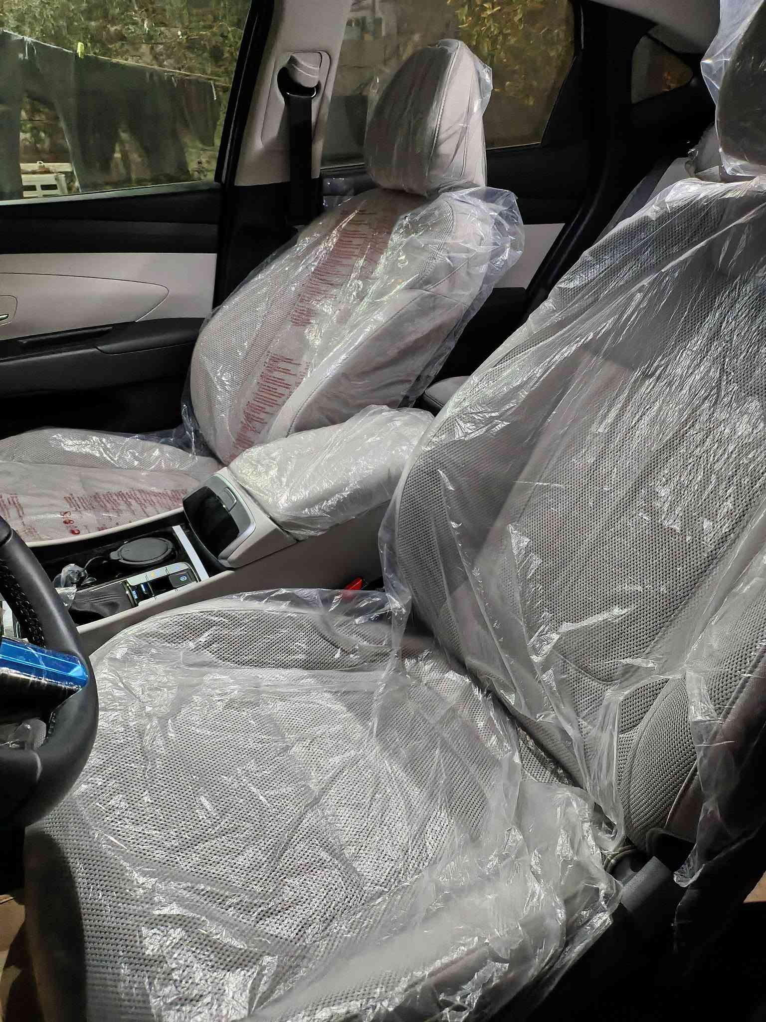 السلام عليكم
🌺هونداي توسان 2027 الشكل الجديد كلياً🌺

🚗 السيارة خاضعة لضمان 
♻️ ضمان 3 سنوات او 60,000Km
🔥 المقدمة من الاولى موتورز

‼️ مرقم بغداد‼️

العداد/ 450كيلو

اليكم التفاصيل الآتية:

🔘 خليجي 
🔘 زيرو
🔘 الموديل 2027
🔘 سعة المحرك 2.0L 
🔘 مرتبط بناقل حركة أوتو 6 نمر
🔘 يبلغ عزم الدوران 192 نيوتن/متر
🔘 عدد AIR BAG 2
🔘 حساسات أمامية 
🔘 حساسات خلفية
🔘 لايت زينون + LED
🔘 كشافات 
🔘 بك لايت LED
🔘 جنطة كهرباء ❗️❕
🔘 مفتاح التشغيل بصمة
🔘 تشغيل عن بعد  
🔘 دشبول شاشة متصل ❗️❕
🔘 شاشة (Apple Car play - Android Auto)
🔘 كاميرا دوارة
🔘 حركة المقاعد الأمامية كهرباء
🔘 تتسع المقصورة ل 5 ركاب
🔘 مثبت السرعة Cruise
🔘 المودات والأوامر الصوتية
🔘 أوضاع القيادة  Drive Mode 
🔘 فحص أنظمة السيارة 
🔘 حساسات ضغط اطارات 
🔘 مقود جلد حياكة
🔘 قطعتين تبريد
🔘 هاند بريك بصمة 
🔘 اشارة في المرايا الجانبية
🔘 ويل كب 19
🔘 4 دسك
🔘 اريل نفكيتر 
‏🔘 ABS 
🔘 أوتو هولد - Auto Hold
🔘ايزوفكس - ISOFEX
🔘 نظام مانع الانزلاق
🔘 نظام نزول المنحدرات
🔘 منفذ الطاقة 12v
‏🔘 Bluetooth - USB - Type C
🔘 شاحن هاتف Wairlees
🔘 ماسحة خلفية
🔘 بردات أبواب خلفية
🔘 بردة خلفية  
🔘 قبضات أبواب من الألمنيوم
🔘 تطعيم الدواخل ألمنيوم و النيكل

🔺 أبعاد السيارة 🔺

📏 الطول 463 cm
📏 العرض 187 cm
📏 الارتفاع 167 cm

للتواصل /*********** اتصال أو واتساب

العنوان /بابل الحصوة الحولي
