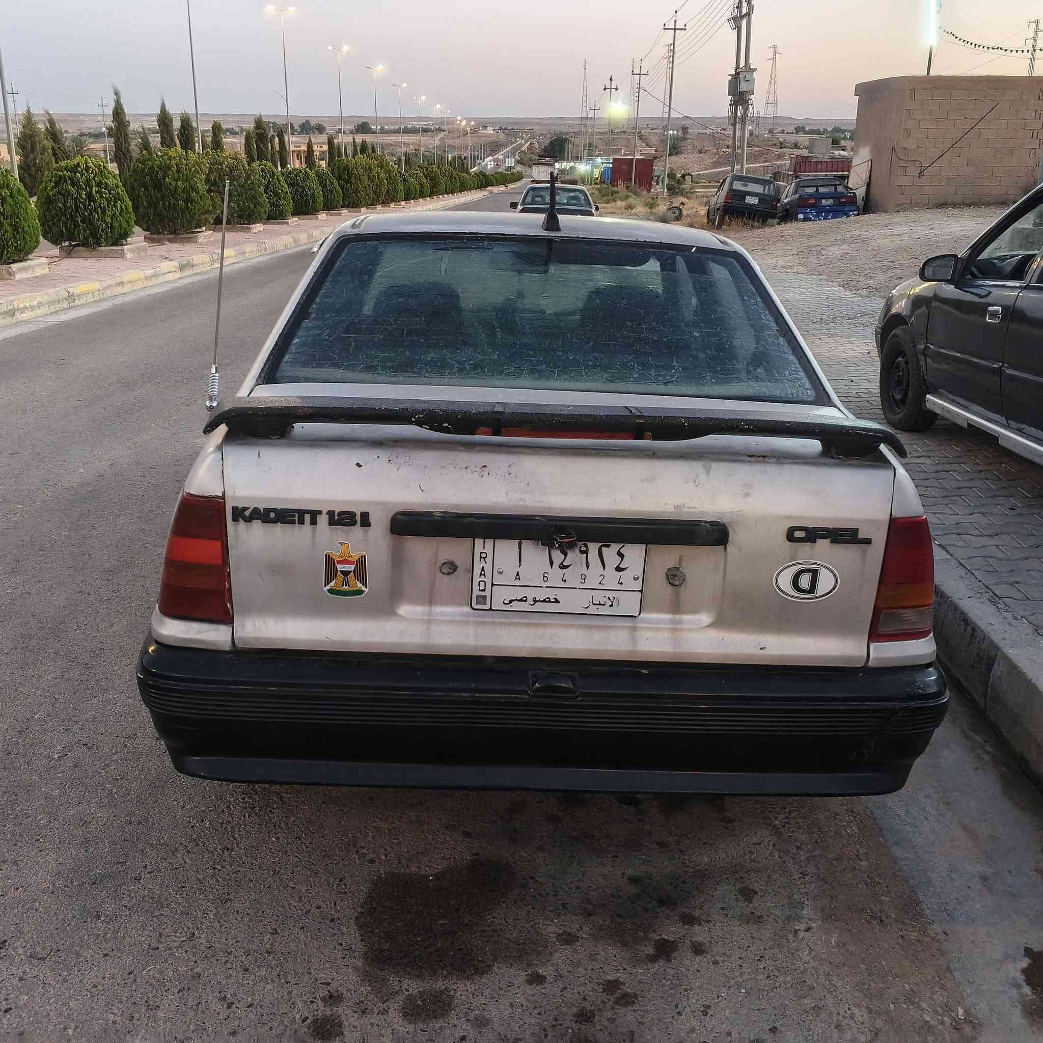 السلام عليكم اوبل كاديت موديل 1991 سياره جاهزة راعيها الي باسمه براوه مكان السياره راوه كير محرك مكفولات تخم تاير سنويه صار 10 أيام من صقطت سياره متعوب عليها ابيع مقدمه والباقي قسط نص نقد ونص اقساط اقساط اقساط السعر 22ورقه قفل قسط للاستفسار ***********
