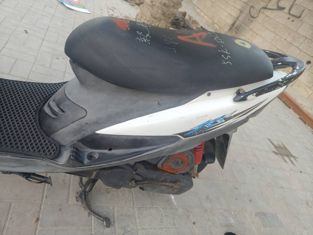 يا الله/ ماكس عدله جديده كلش نضافه عضمه وكفر ومكينه ونعومه وختم واحد تجي تفحصه وتاخذه دراجه حاويه بعدهي السعر مليون وبيه مجال / الاتصال *********** الشراي بي خير ويدلل
