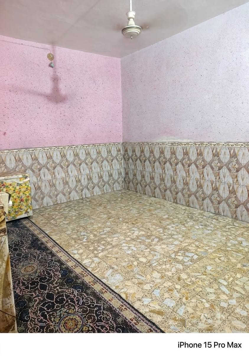 يالله بيت 204 مسساحه للبييع يتكون من غرفتين وصاله ومضيف وحمامات خارجيات وحمات داخليات ومطبخ حار وبارد يبعد عن شارع العام100 متر مسلح طابوك العنوان الرضويه الثامنه خلف معمل المرور قرب المستوصف السعر 95 ووبي مجال قليل ***********
