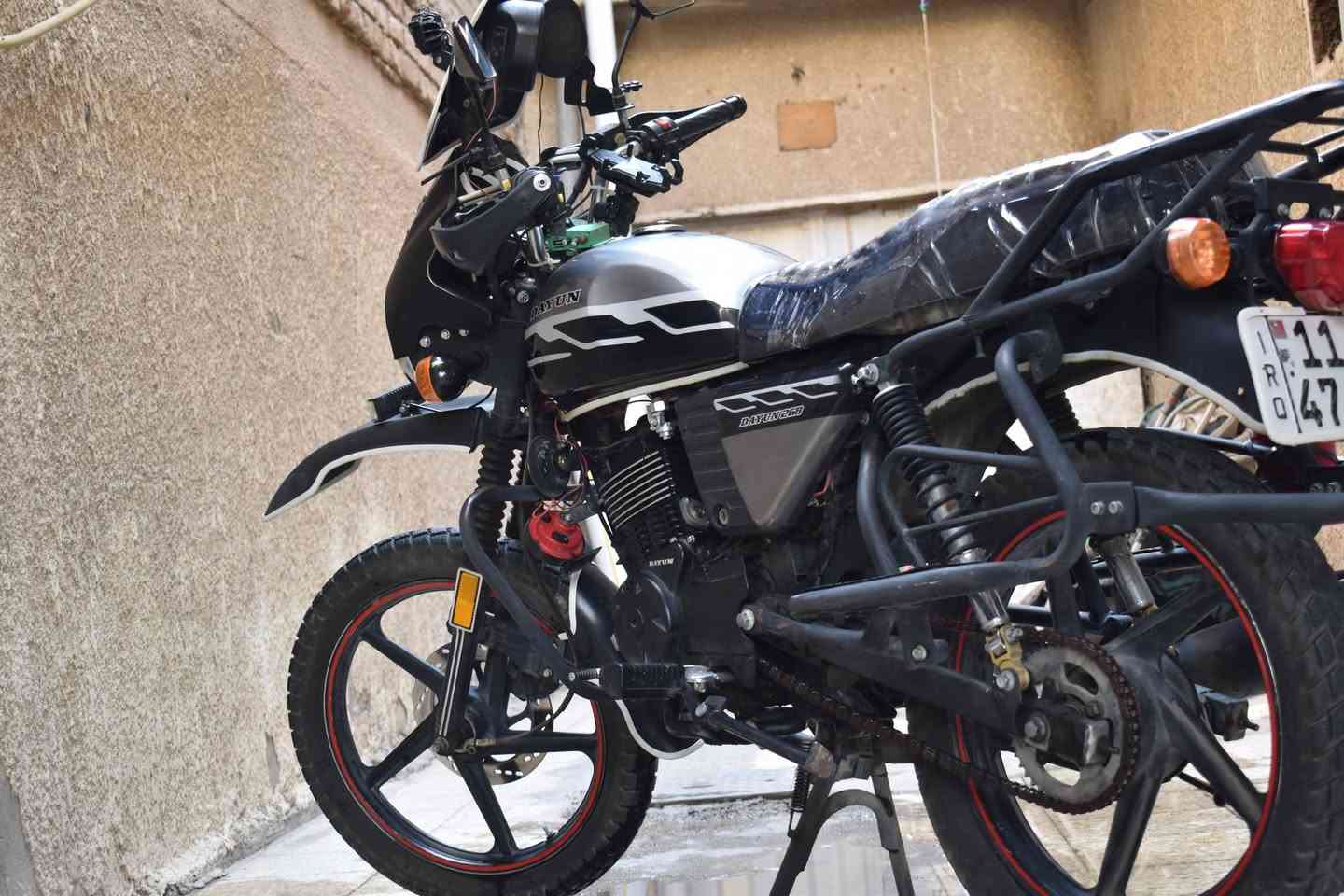 االسلام عليكم 
للهم صلِ على محمد وآلِ محمد 
دراجة دايوان جبلي 2023 نازلة 2024
 
🔹 محرك 200cc 🔹 لوحتين بغداد إنكليزي وباسمي 🔹 السنوية لغاية 2028 🔹 دراجة خير من الله ومعتني بيها أكثر من روحي 🔹 ترتيب ونظافة على إيدي 🔹 كير ومحرك كفالة 🔹 ماشية 36 ألف فقط 🔹 سماعات 🔹 بلاجكتور عدد 3 🔹 مقعد طبي مريح 🔹 مغلف حماية من المطر 🔹 حتى طفاية بيها 😅 🔹 وأكو أمور إضافية هواي تشوفها بنفسك
 
الدراجة جاهزة للشغل والاستخدام وما تحتاج شي، والجاد يجي يفحصها بأي مكان.
 
💰 السعر: 2 مليون و500 ألف 🔄
 
للجادين فقط*********** واتساب ايضاً
 والفحص مفتوح بأي مكان.
