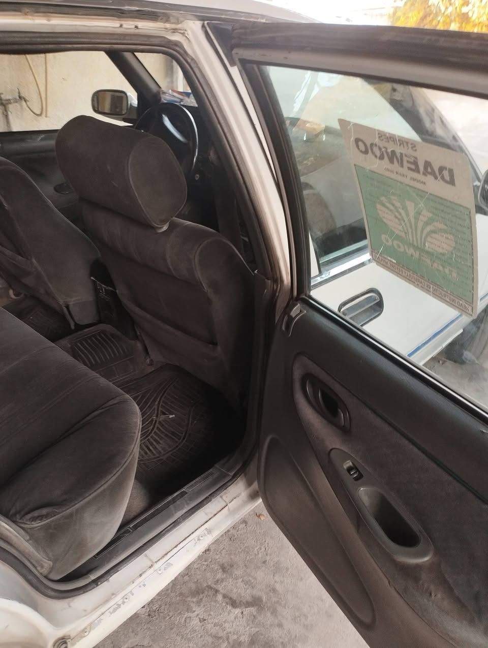 السلام عليكم 
برنس فراشه موديل 1998/ ابيض سبير ما نازل كهرباياتها كاملة تبرير شغال اي نقص ما بيها من ناحيته الكهربائية.راديتر سراوين حتى لا تحمه والازدحام.بانزين كله محسن نوزلات وصرف بانزين كلش قليل سنويتها لسبعة وعشرين...... رقم بغداد.الطوبجي...تحويل ثاني يوم..باسمي ***********/. السعر 40/ ورقة... بيها مجال للمشتري.الجاد...كير عادي
