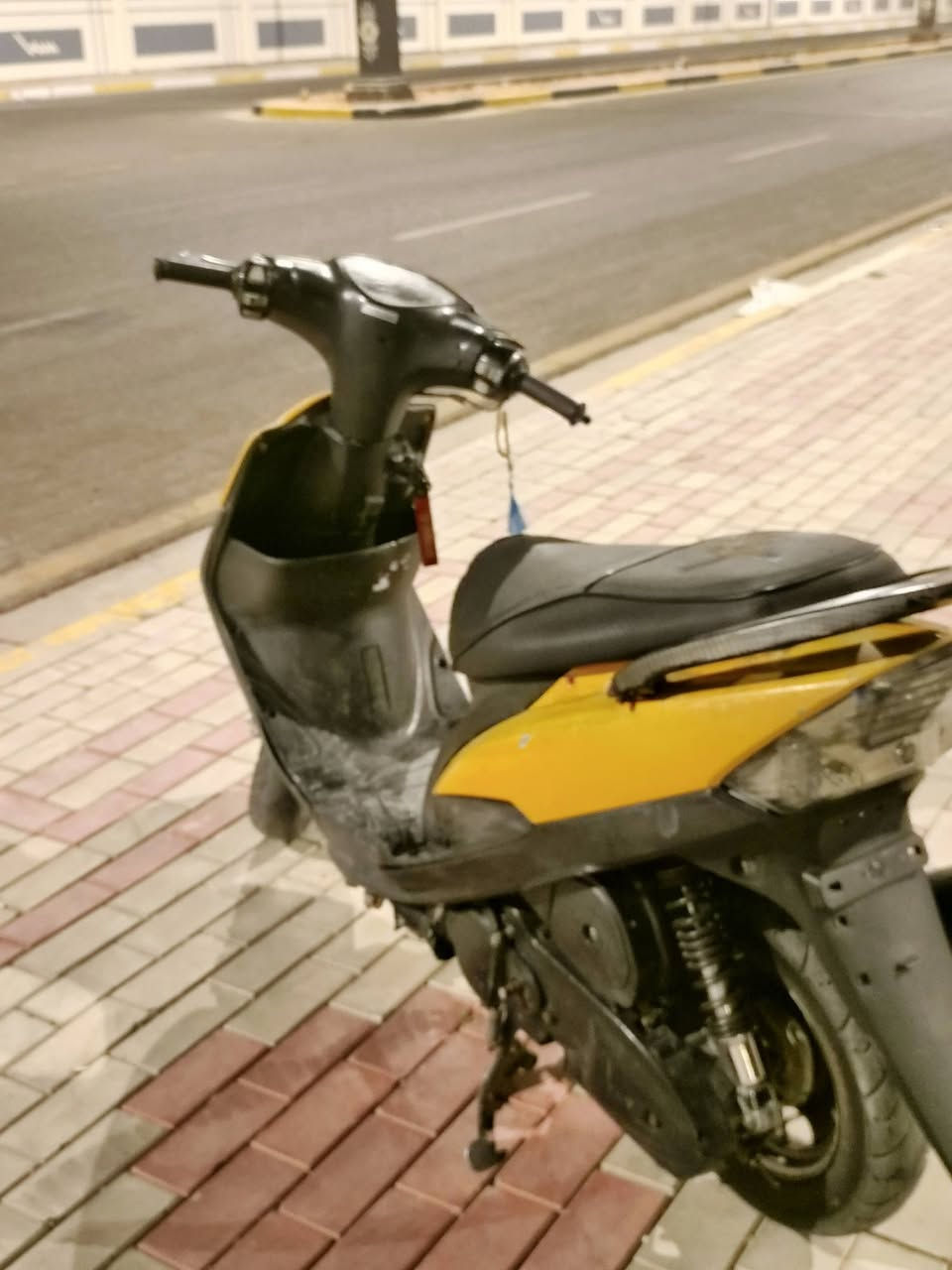 سلام عليكم 
Yamaha RS 100
موديل 2003
لون اصفر جارد 
مكينتهه مبدله ولفات فقط 
صالنصه FM 
سلف 55 
كلج امامي WGK 
كلج خلفي FCS 
وعندي احتياط خلفي WGK 
دراجه نكره سلف اب اي وقت 
سعرهه 800 وبيهه مجال 
رقم تلفوني ***********
