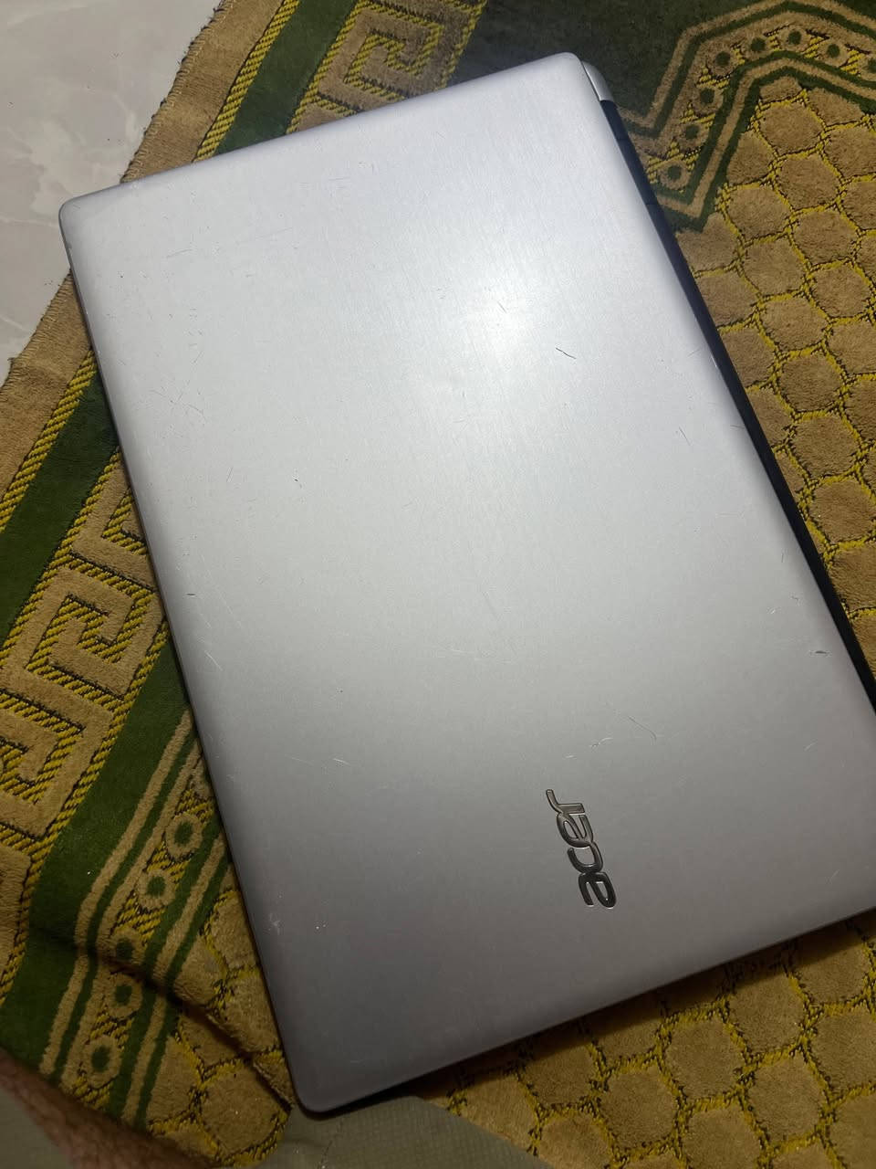 💻🔥 **للبيع لابتوب Acer Aspire V3-572** 🔥💻
📌 **المواصفات:**
✅ معالج Intel Core i5 جيل خامس
✅ رام 8GB
✅ هارد SSD سعة 256GB 🚀
✅ كرت شاشة Intel HD Graphics 5500
✅ مناسب للدراسة، التصفح، والأعمال اليومية

🔧 **ملاحظة:** الشاشة مبدّلة.

📱 لابتوب عملي بمواصفات مناسبة للاستخدام اليومي السعر 400الف بيه مجال بسيط 

📩 للاستفسار والتواصل، راسلني خاص.
العنوان البصره جمعيات 
***********
الجاد بالشراء حياه الله ❤️
