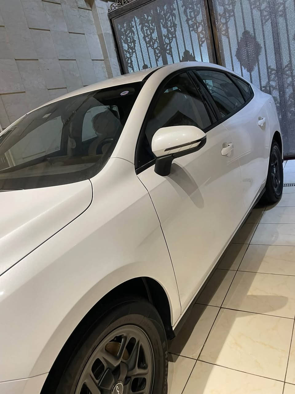 بي واي دي سيل 5
موديل ٢٥  رقم بغداد بأسمي مكفولة كفالة عامة عدا رصعة كد اصبع بالهلال ومسحوبة شرط الفحص داخل جلد ابيض المميز الارضية مغلفة سيارة جديدة على وضع الشركة السعر ٢٠مليون و٩٠٠ وبيه مجال مكاني بغداد السيدية
***********
