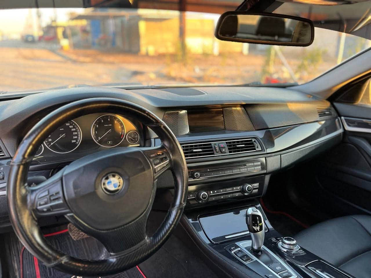 السلام عليكم BMW F10 520 لبيع   - موديل 2013 • الحالة: كلين بدون صبغ Twin Turbo 2000 :المحرك 
• ويل M
المواصفات الإضافية: · فول أوبشن · مري شفط · 5 بردات · شاشة · كاميرا · بصمة · فتحة حساسات 360 · نظام توفير الوقود وبعد موصفاتها المعروفه 160 بيها مجال موقع السياره موصل سيارة بسعر فورتي بلاااااش 🔥
 ***********
