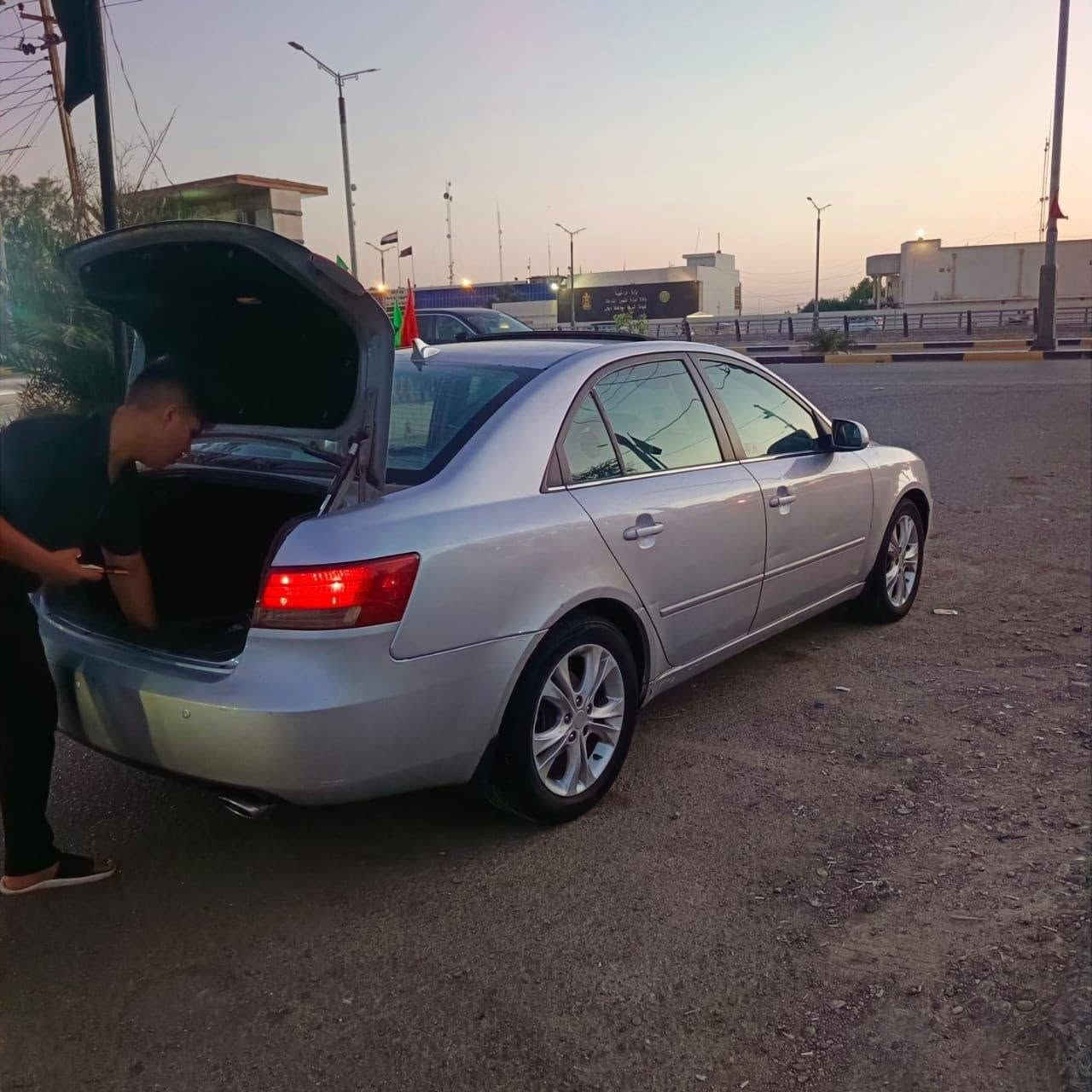 سلام عليكم
سوناتا للبيع موديل 2007 رقم بغداد تحويل ثاني يوم المحرك 6 سلندر تخم تاير جديد تبريد جديد ثلج صدر أمامي وخلفي نضيف ضربتها بل سونار مبين كلشي كدامك  السعر (86 وبيها مجال حك جيه )المكان بغداد المشتل حي الرئاسة التواصل خاص او الاتصال على الرقم ***********
