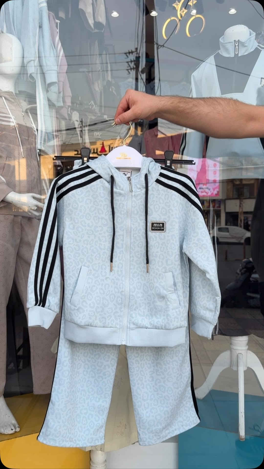 ✨ سوت بناتي يجننن حرفياً 😍🎀
شوفولي جمال القطعة ونزاكتها 💕
موديل كيوت ومرتب يخبللل 😍✨

📏 القياسات: من 6 إلى 14 سنة

📍 الموصل – الزهور قرب ستي مول
📞 ***********
🚚 التوصيل متوفر داخل وخارج المحافظات

#بيبي_لاند #اكسبلور #سوت_بناتي #ملابس_بنات #الموصل
