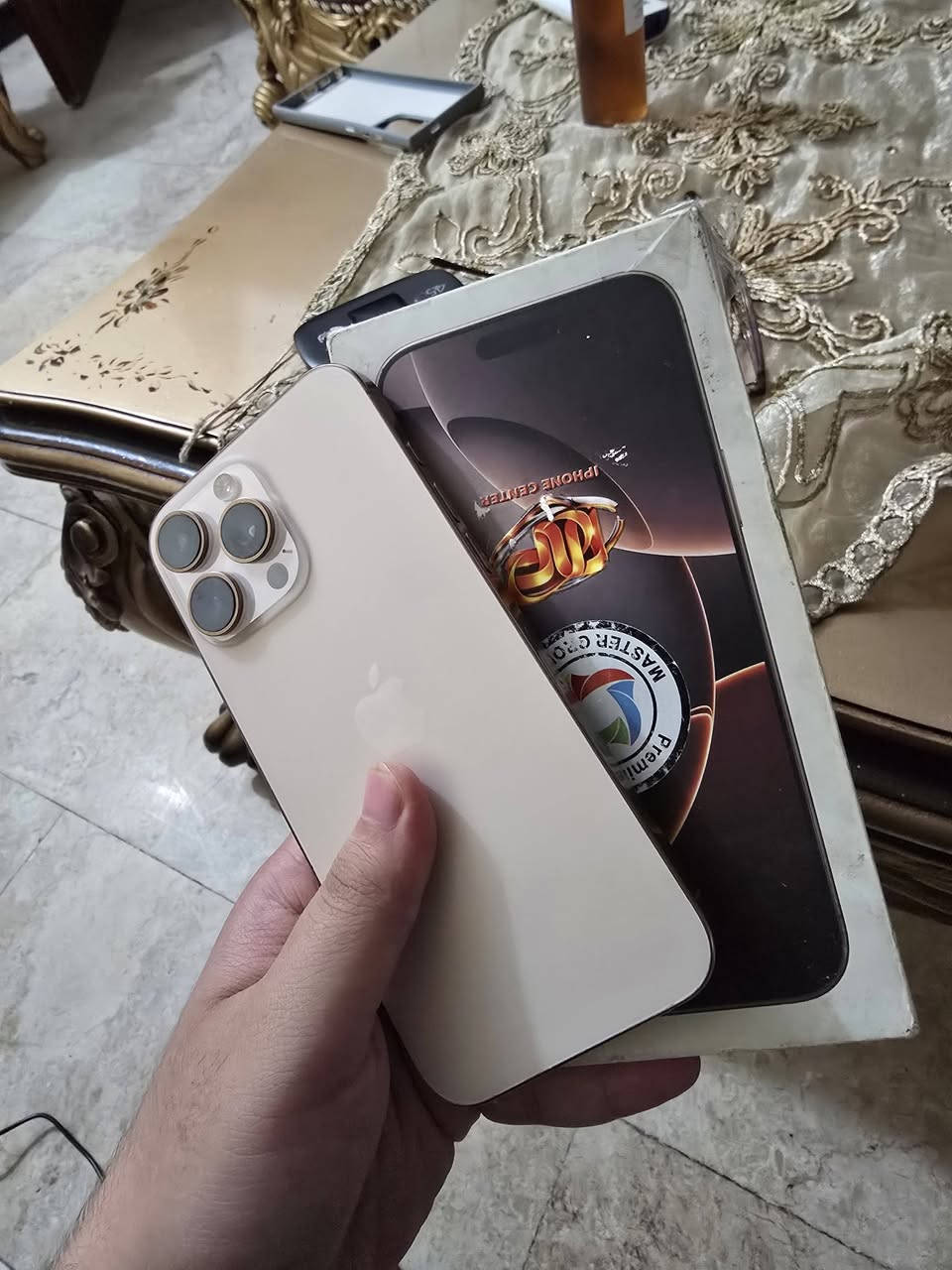 عرض للبيع ايفون16برو ماكس ضمان ماستر مبدل شاشة تجارية نوع زينة مستخدم سنة لون تيتانيوم صحراوي ذاكرة ٢٥٦ مبدل شاشة الباقي كلشي مابي من شخط ضهر ولا شي بس شاشة عنواني بغداد الغزلية رقم هاتف *********** رقم الهاتف 
***********
الجهاز مع كارتونة وة كفرة شاحنتة كامل ملحقاتة

