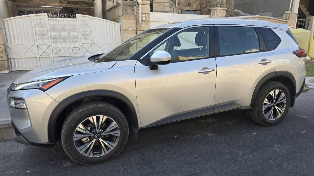 نيسان روج 2023 sv فول مواصفات 1500 cc تيربو
وارد امريكي ضربتها فقط باب خلف السايق مبدل نفس اللون 
بدون اي دواخل ايرباك بردة فقط طاك 
ماشية 32 الف كيلو متر
استخدام شخصي استخدملها فقط بانزنين محسن ودهن اصلي مابيها نقطة دوانز
السيارة جديدة بمعنى الكلمة ومتحتاج ربع دينار من كلشي
بانورما كامله تنته 
حساسات بالمري 
قطعتين تبريد
تدفئة بالكشنات والستيرن
شاشة لمس كاميرا خلفية
حساسات امامية خلفية
اوتو ستوب  هاند بريك دكمة 
السيارة مكفولة كفالة عامة
رقم الشاصي : JN8BT3BB1PW478214
السيارة بأسمي

السعر 176 وبي مجال بسيط
الرقم : *********** 
متوفر واتساب بغداد, العراق
