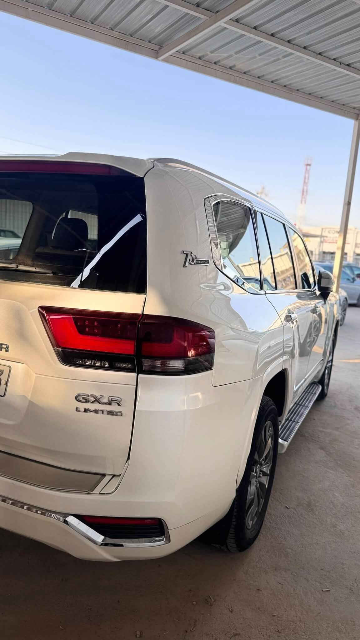 تويوتا لاندكروزر GX. 2023 – أبيض 🤍🔥
رقم اربيل تحويل مباشر 

للبيع تويوتا لاندكروزر   
موديل 2023، لون أبيض، بحالة ممتازة وجاهزة للاستخدام.

مواصفات فول 1/1 
المواصفات:

* محرك 6 سلندر V6. 4000 تنفس طبيعي 
* شاشة لمس. وتحكمات 
* كاميرا خلفية. مع حساسات 
* تشغيل بصمة. وبصمه ابواب 
* تشغيل زر. بصمه تشغيل 
* دخول ذكي. ترحيب 
* مقاعد كهربائية. 
* تحكم ستيرن.
* مثبت سرعة.
* حساسات أمامية وخلفية.
* إنارة LED.
* مكيف أوتوماتيك.
* فتحه سقف 

السعر 575 ورقه  57.500 وبيها مجال للشراي 

السيارة جاهزة للاستخدام، والفحص خير دليل.

📍 الأنبار - الرمادي -

***********
***********
