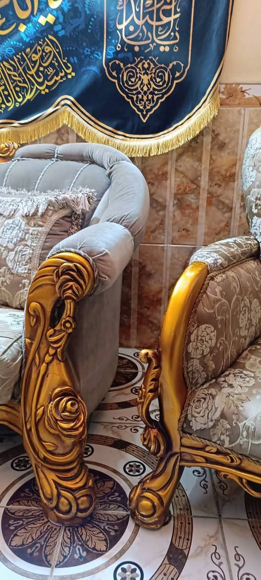 للبيع  بسبب ضيق المكان تخم زان تركي رئاسي 10 مقاعد مع طبله وسطيه تخم نضيف جدا مابي اي عيب السعر 700 مكان بغداد للاستفسار خاص او *********** بي وتساب
