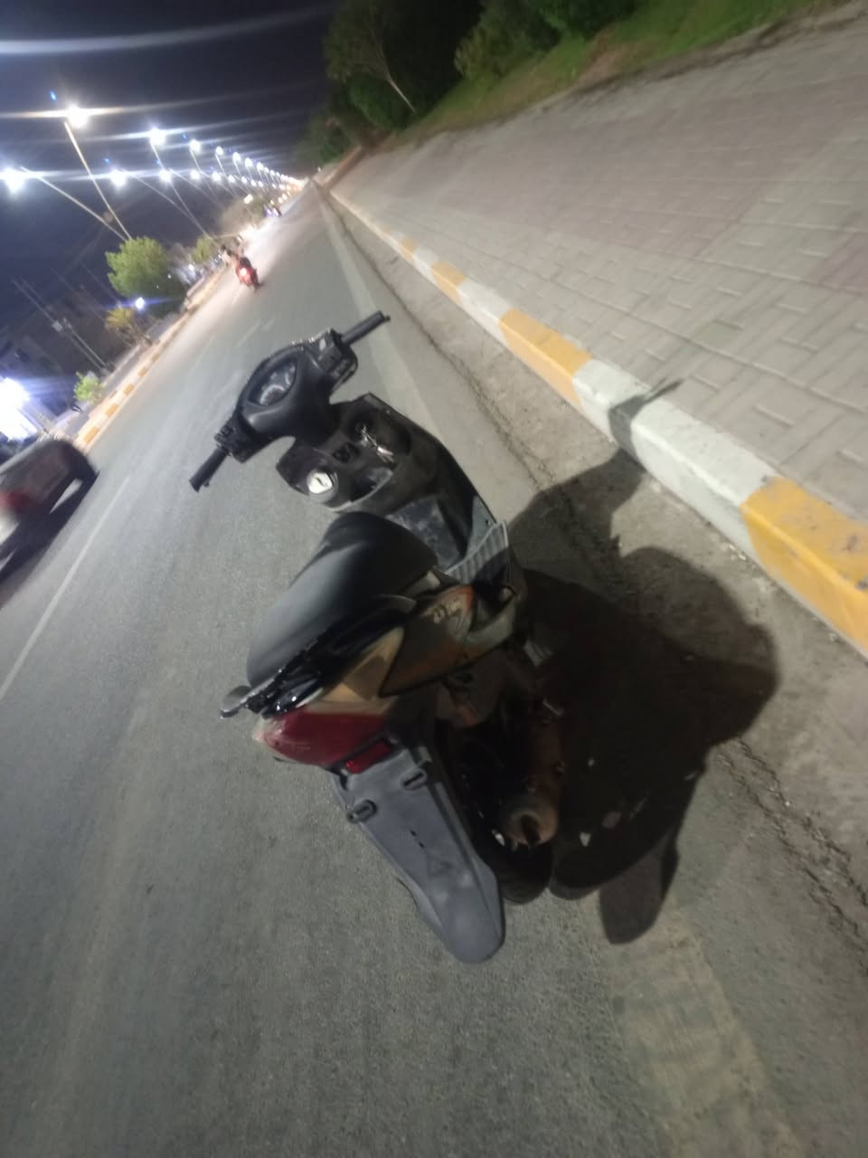 السلام عليكم
سايم جي تي  نوزل للبيع شغال كلشي بي 
نقصه بس تريشه مال صفاحيه السعر 350وبي مجال
الرقم ***********
