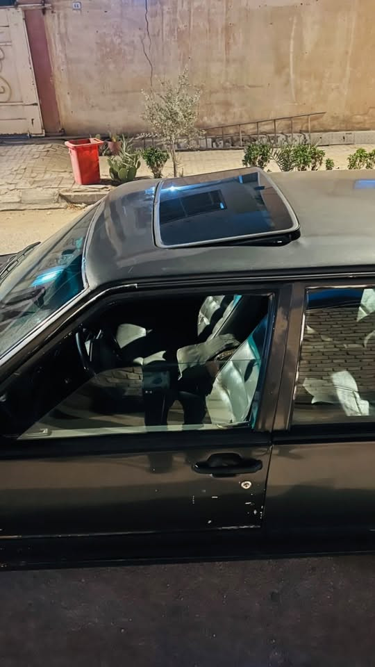 السلام عليكم 
فالفو للبيع 740 
مكينه وكير وحداديه حاويه استوني شادهن 
كهربائيات كامله 
تخم تاير 
غرفه صاج كشنات جلد 
فتحه سقف 
مكان سياره نجف 
***********
