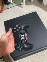 بلي ٤ سليم • ٥٠٠ جيجا • مع ملحقات