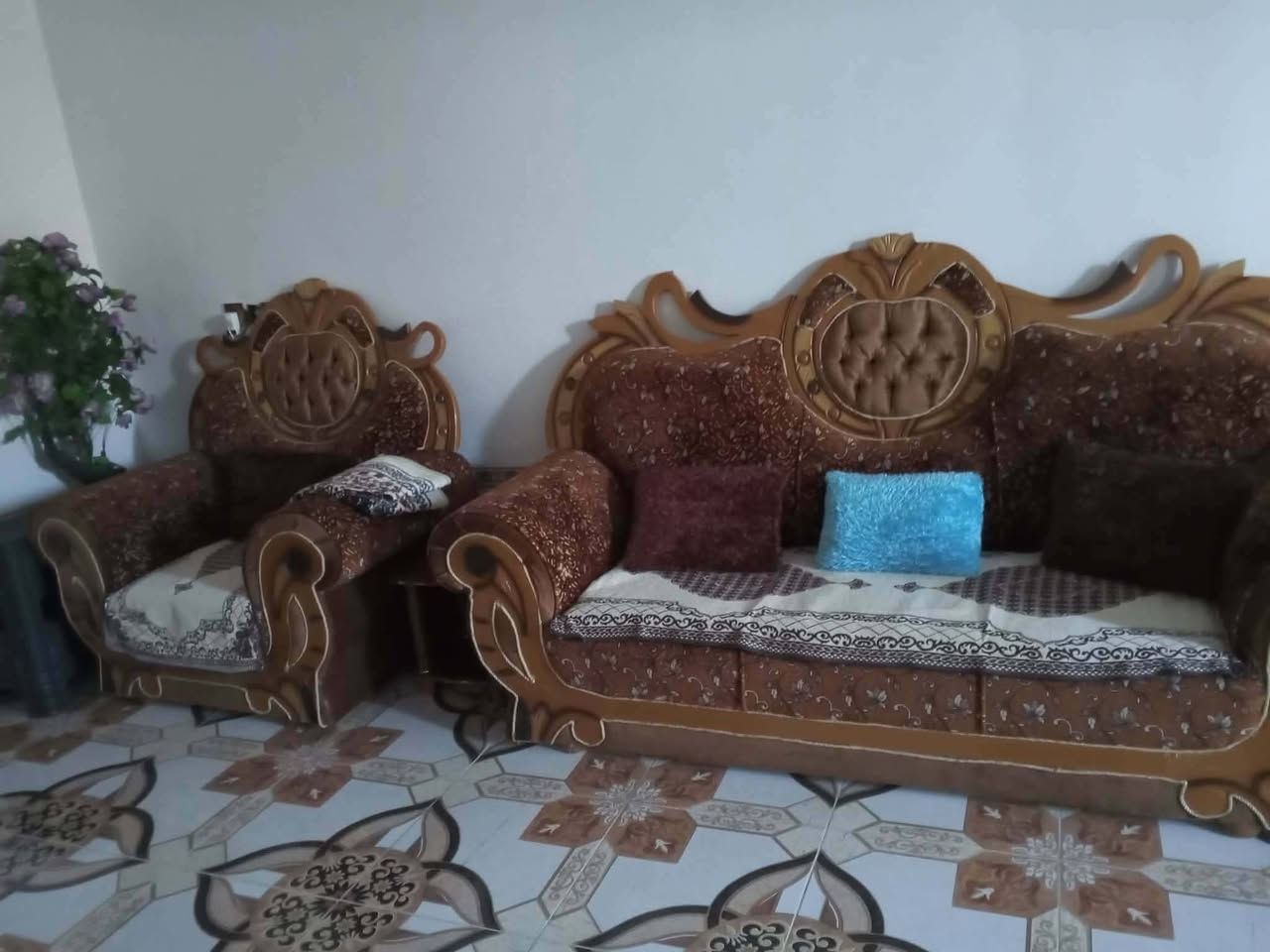 #مكلف #بالنشر

تخم قنفات رئاسي 10 مقاعد نضافة فول بيع مستعجل 
سعره مناسب جدا اتصل ‏على ‪***********‬‏
