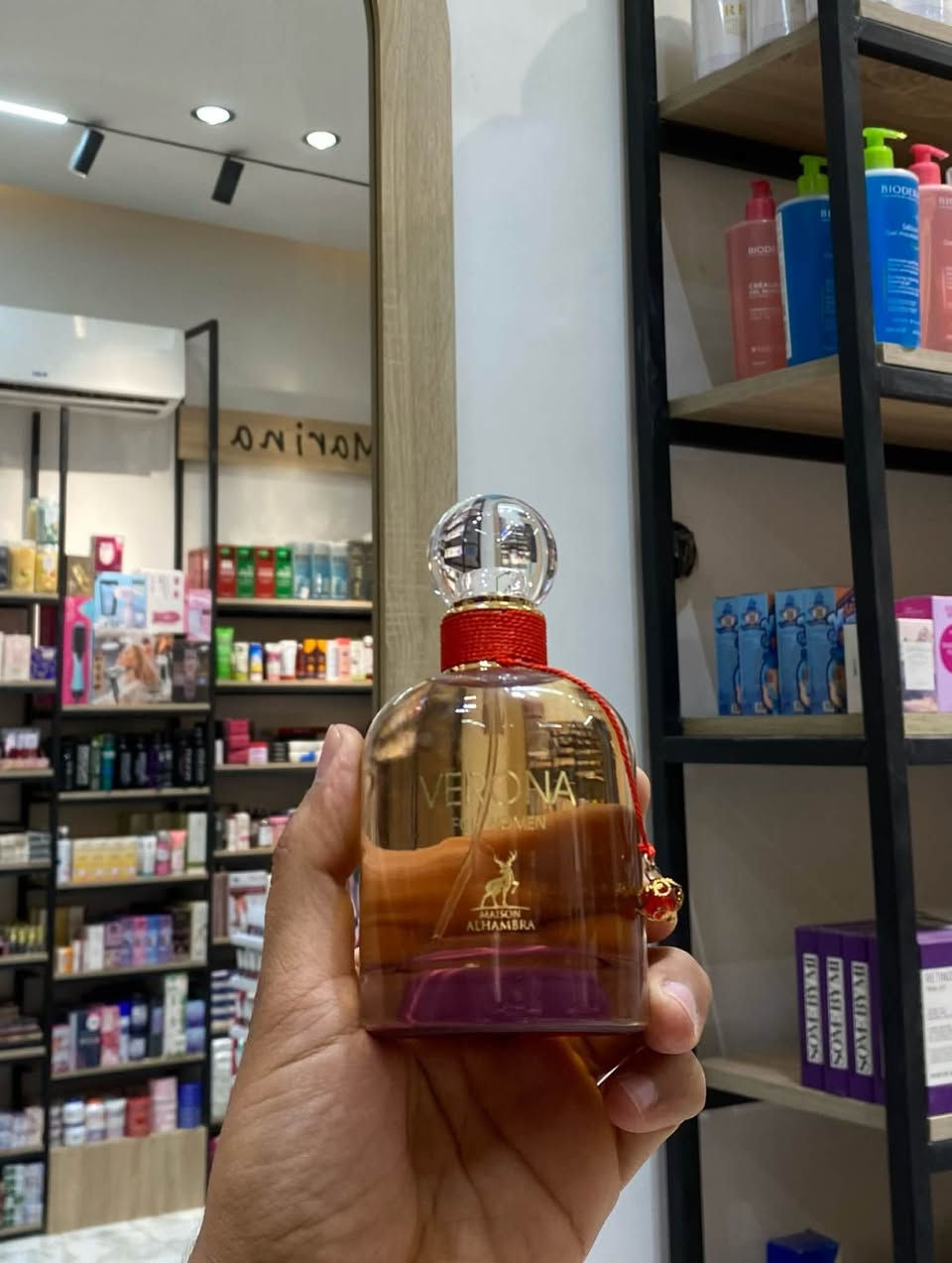 أقوى وأفخم العطور... ثبات يترك بصمة! 🔥✨
إذا كنتِ تبحثين عن عطر تركيزه عالي، فوحانه يأسر المكان، وثباته يدوم معكِ طوال اليوم، فهذا هو الخيار المثالي لكِ.  
💬 للطلب والاستفسار، راسلينا الآن عبر الرسائل الخاصة وسيصلكِ أينما كنتِ!
#عطور_فخمة #عطور_قوية #ثبات_وفوحان #جمال #Marina #عطور_نسائية

نص مكتوب في الصور:
- من أقوى العطور اللي راح تثبت ملابسك لأيام!