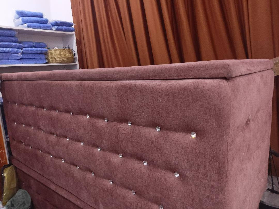 للبيع أثاث وتجهيزات عيادة/مركز طبي بحالة جيدة جداً ✨
تجهيز مرتب ونظيف، مناسب للعيادات والمراكز الطبية والمختبرات، وكلشي مبين بالصور 👌
🔹 كراسي انتظار عدد 4
🔹 كراسي مكتب مريحة
🔹 مكتب أبيض مرتب
🔹 طاولة/سرير فحص طبي
🔹 بعض التجهيزات والملحقات الظاهرة بالصور
🔹 الأثاث شكله أنيق ولونه هادئ ويناسب العيادات والمراكز
💰 السعر مناسب وقابل للتفاوض للجادين
📍 البيع  واللي يريد يشوفها على الطبيعة يتفضل.
القطعة النظيفة ما تبقى بالسوق هواي، والجاد لا يخليها تروح منه 😉
📩 للاستفسار والتفاصيل ***********
