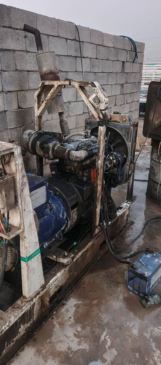 السلام عليكم ورحمة الله وبركاته 
مولدة للبيع نوع افيات ابلادي مع رأس التوليد 40 KV ابلادي المكينة لا تبخير و لا تنقيص خير من الله كهرباء جيدة السعر 30 ورقة وبية مجال بسماية قرية عشرة الاتصال ***********
