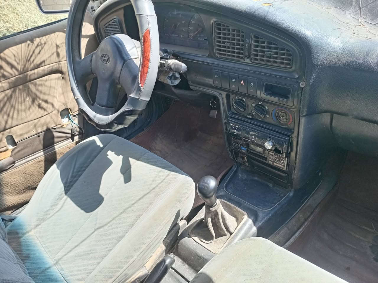 السلام عليكم سياره للبيع نوع هونداي النترا موديل 1994 مسجله نينوى محرك كير شرط سعرها ٧ ورقات السياره جاهزه.. ***********
