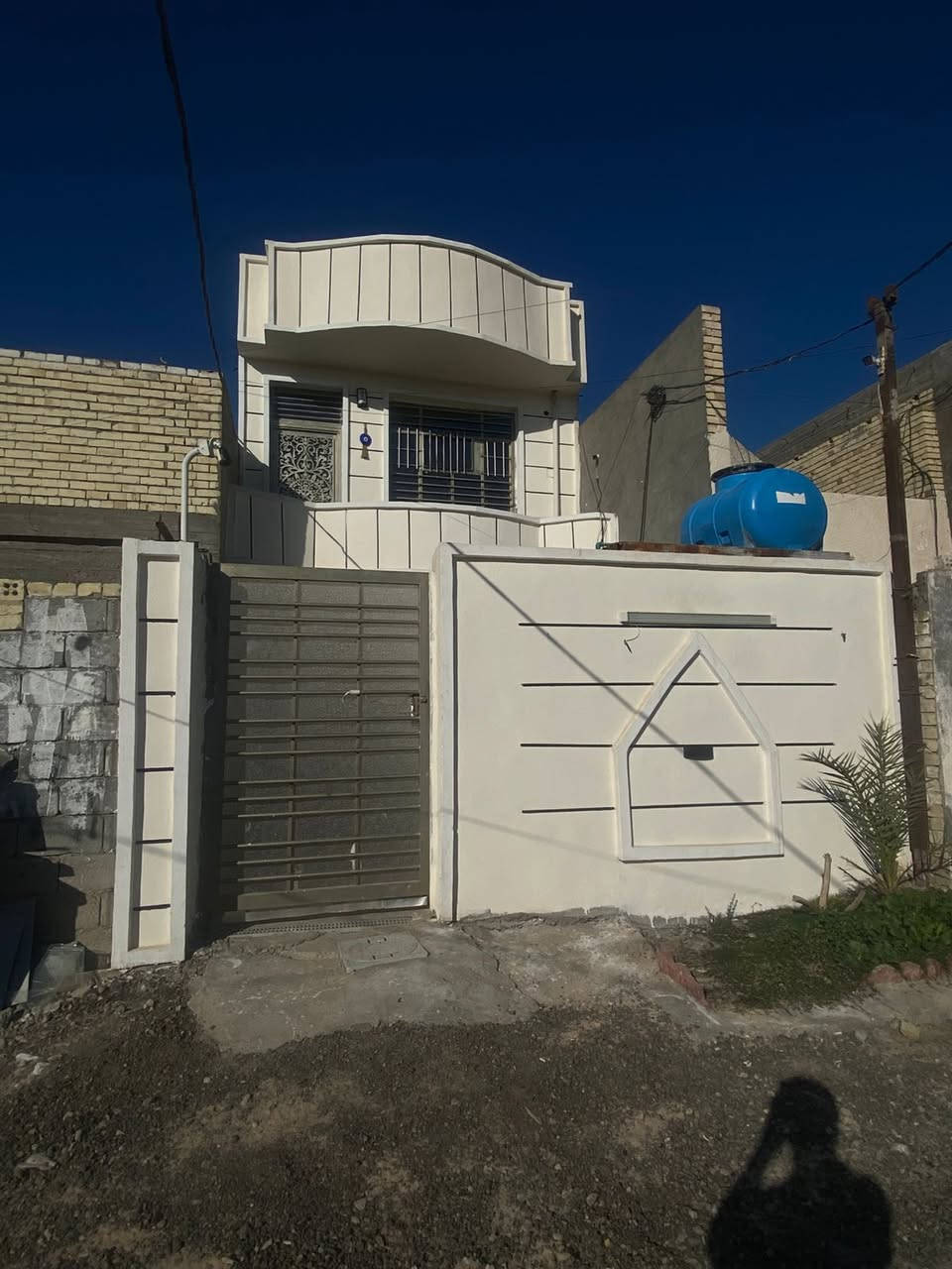 🏡🏡🏡🏡🏡
💠 بيت للبيع – المحموديه📍
📍زراعي طليطله  — مقابل مجمع القادسيه📍

📐 المساحة: 107 متر
🏗️ الواجهة: 5 × 21.5 متر
 🏠طابقين مسلح

🔹التفاصيل : 
 ✅ يحتوي الطابق الأول يحتوي علئ طرمه كبيره استقبال و حولي و غرفه نوم و صحيات و منور 
 ✅الطابق الثاني يحتوي علئ غرفه كبيره وصاله وبيتونه 
البيت كامل من كلشي بس يحتاج كاشي للطابق الثاني فقط 

🔹 ملاحظات: المنطقه كامله خدمات ( ماء ، مجاري ،كهرباء)

💰 السعر: 70 مليون دينار

📞للتواصل والاستفسار:.
يتوفر واتساب 📩
***********
***********
