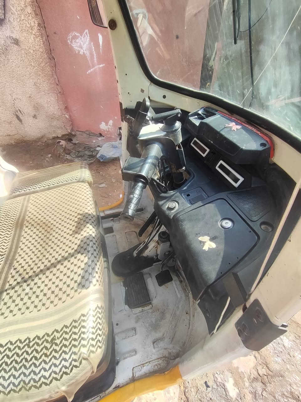 سلام وعليكم تكتك تيفي اس مديل 21 بديها شوف العين مكينه هستوه تجفيت شركه ما مشروكه مكينه كلشي جديد بيها تايم شفت جديد جواكيج جدد ولفات زنجيل هواي قراض جدد مكينه خير من الله مكينتها ناعم تخبل سعر 6100 وبيها مجال ***********
