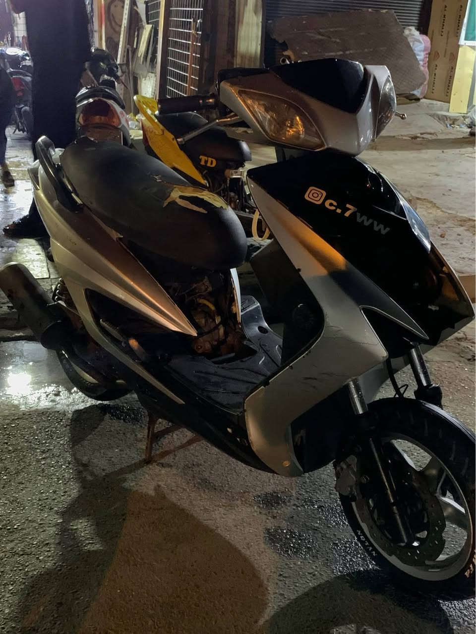السلام عليكم حبايب سكنس لد للبيع الدراجه نضيفه كلشي ما بيها نشطه وخير من الله فقط بيها كلج الامامي تعبان الماصده ولـ لدات موجودات غراضها كلها موجوده دراجه مكانها بغداد الحريه سعرها 600 بيها مجال قليل حك جيتك شراي اتصل لو تراسل واتساب خاص ممتواجد ***********. بغداد, العراق
