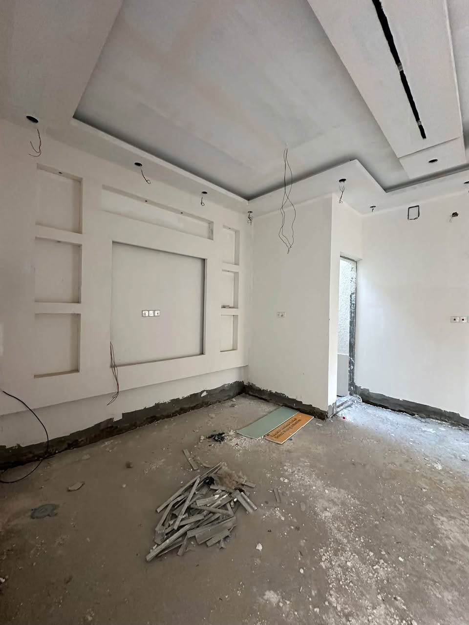 🏠 دار سكن للبيع – طابقين
📍 العنوان: البصرة – البهادية
📐 المساحة: 150 م²
📜 نوع الطابو: وقف سني، مسجل أصولي 100%

🔹 الطابق الأول:
• ديوان
• صالة
• مطبخ
• غرفتين منام
• صحيات داخلية وخارجية

🔹 الطابق الثاني:
• 3 غرف منام
• غرفتين منام عادية
• غرفة سويت
• طالة
• مطبخ
• صحيات

💰 السعر: 170 مليون قابل للتفاوض

📞 للاستفسار: ***********
