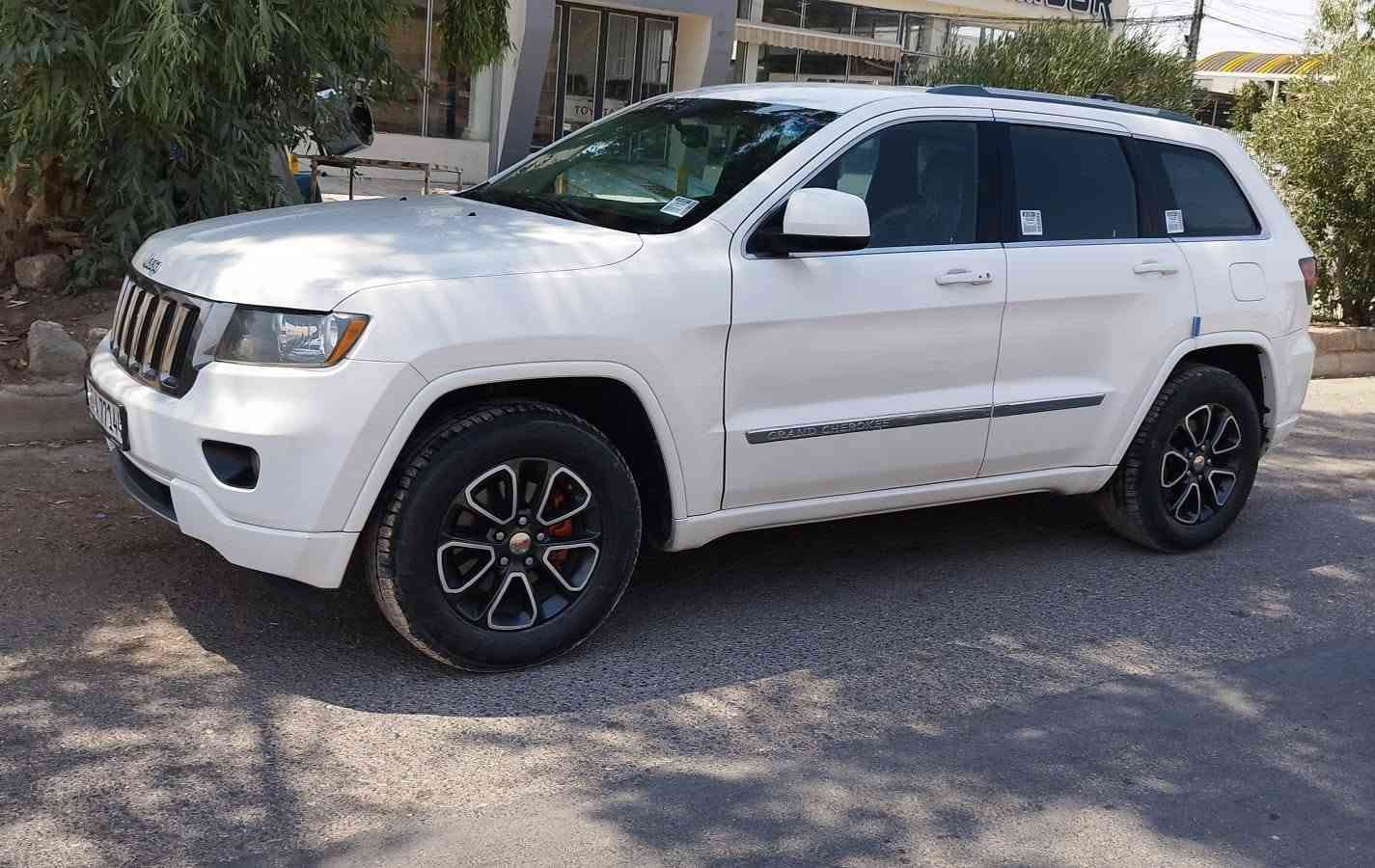 Jeep شيروكي 2011
باب سايق صبغ  بلا داخل كير مكينة تبريد شرط 
سيارة ماشية 130ميل
سعر 165اي استفسار اتصل على الارقام 
***********
***********
