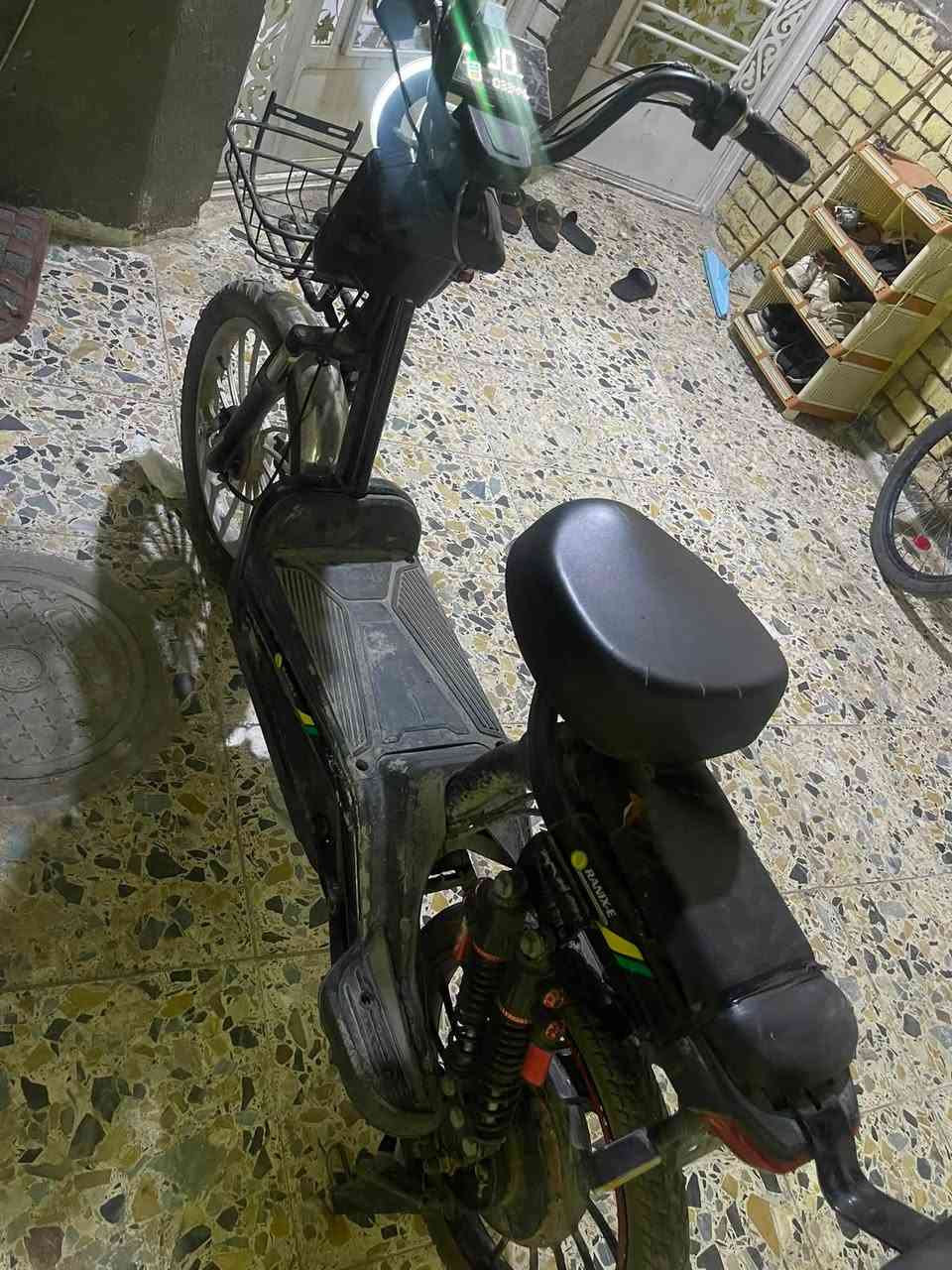دراجه شحن للبيع حجم ٢٤ بطاريات بلاديه نضيفه ب ١٥٠ قفل سرعتها ٦٠ تلث سرع مكاني العبيدي 
***********

